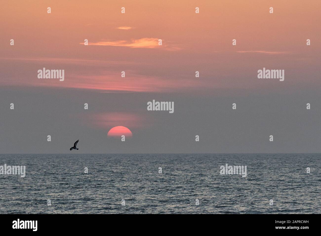 Sonne untergeht an der Küste von Norfolk, Norfolk, East Anglia, Großbritannien Stockfoto