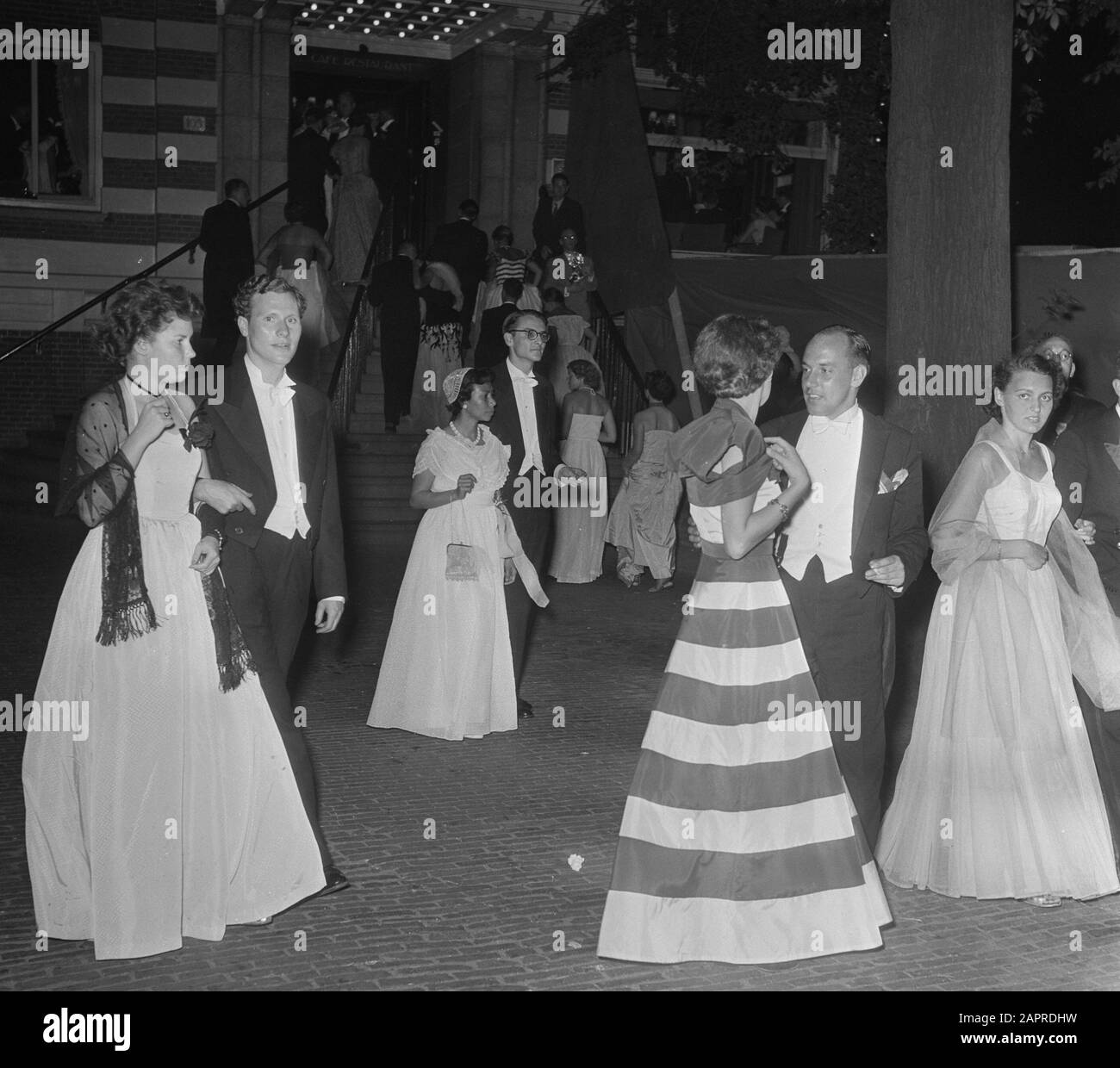 Studentenball in Lido Amsterdam Datum: 1. Juli 1952 Ort: Amsterdam, Noord-Holland Schlagwörter: Name der studentischen Balleinrichtung: Lido Stockfoto