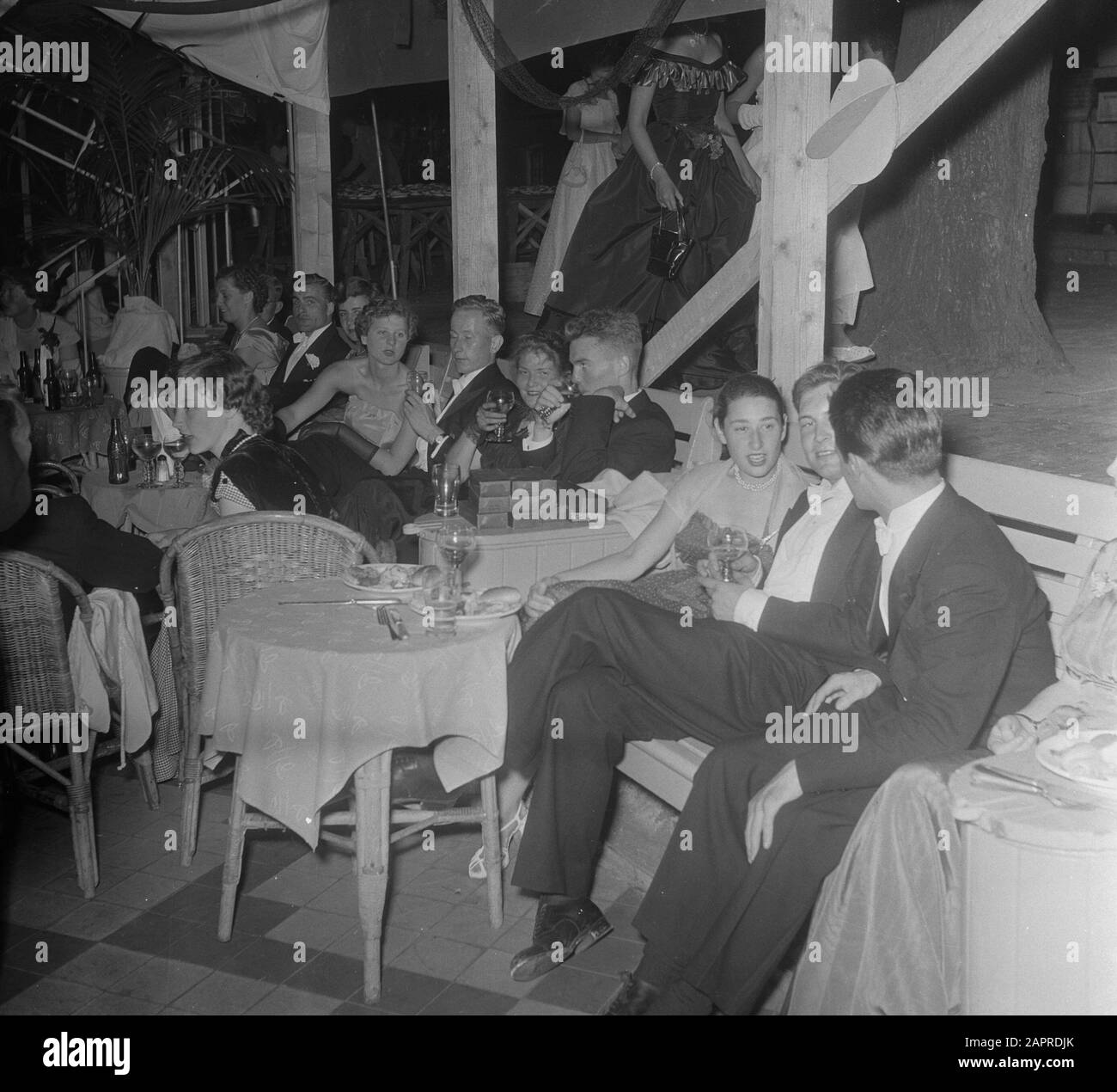 Studentenball in Lido Amsterdam Datum: 1. Juli 1952 Ort: Amsterdam, Noord-Holland Schlagwörter: Name der studentischen Balleinrichtung: Lido Stockfoto