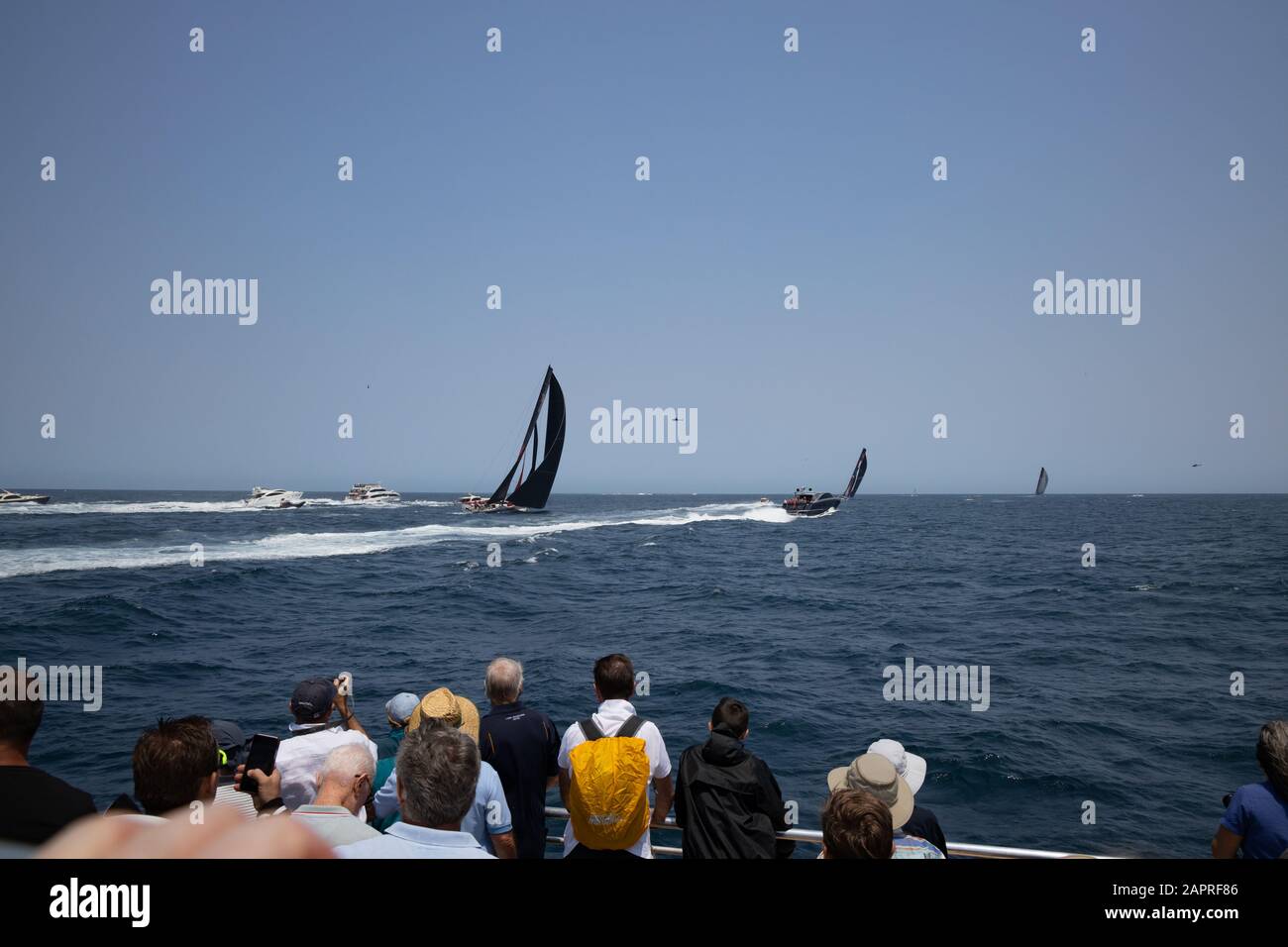 Wild Oats XI zu Beginn des Rolex Sydney Hobart Yacht Race 2019. Sydney Harbour, 26. Dezember 2019. Stockfoto