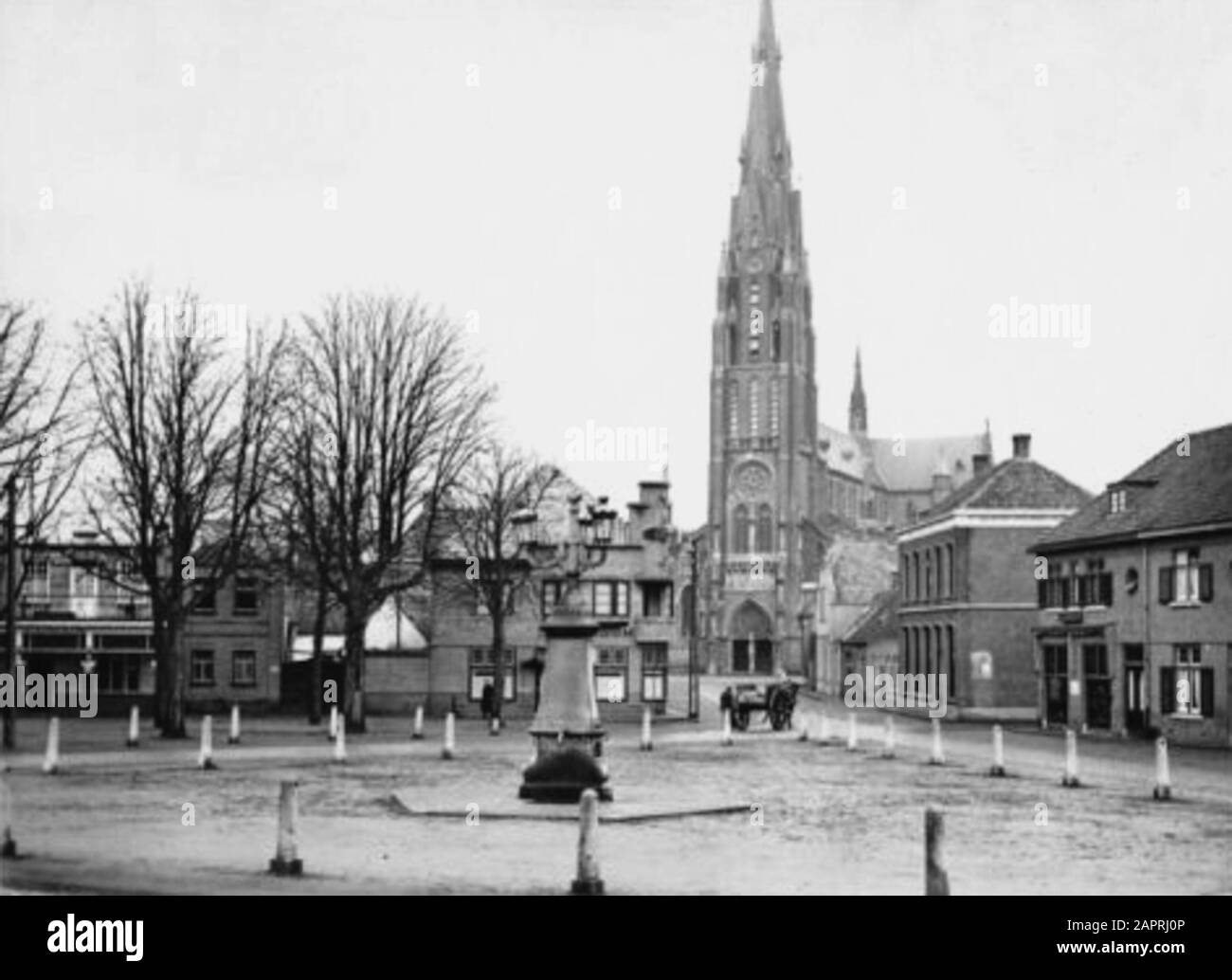 De Markt en Sint-Lambertuskerk, gezien vanaf het gemeentehuis, omstreeks 1910 Stockfoto