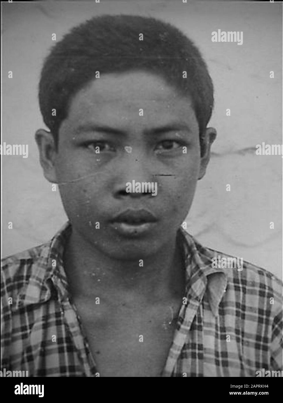 Fünf Mitglieder der S.P. 88 werden wegen des Zugunfalls in Tjikampek Vom Sondermilitärgericht des 2. Inf verurteilt. He, Brig. Die Gruppe in Poerwakarta behandelte Fälle gegen die Hauptschuldigen des Angriffs auf die Eisenbahnlinie Bandoeng-Batavia bei Tjikampek; den Beschuss des Zuges, als dieser entgleist wurde, wobei fünf Menschen getötet wurden und eine große Anzahl von Verwundeten bedauerten. Alle diese Verdächtigen waren Mitglieder der Terrorbande SP. 88, die das Ziel gesetzt haben, Sabotage- und Terrorakte zu begehen und Frieden und Ordnung in den von den Holländern gesicherten Gebieten zu stören. Dasir bin Eli. War vollständig ich Stockfoto