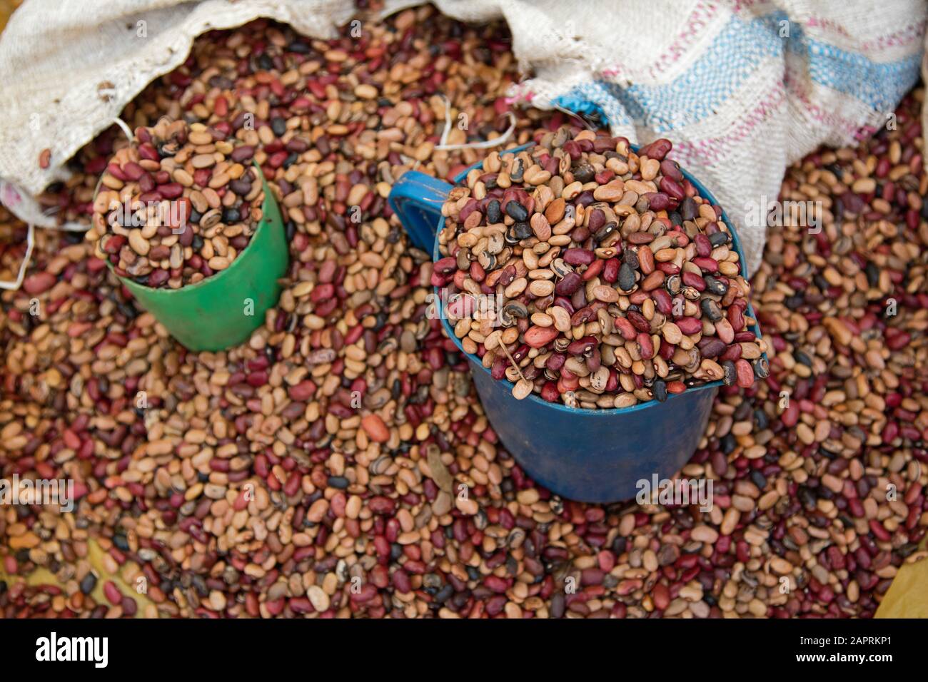 Bohnen auf dem lokalen Markt von Bonga, in der Region Kaffa, Äthiopien Stockfoto