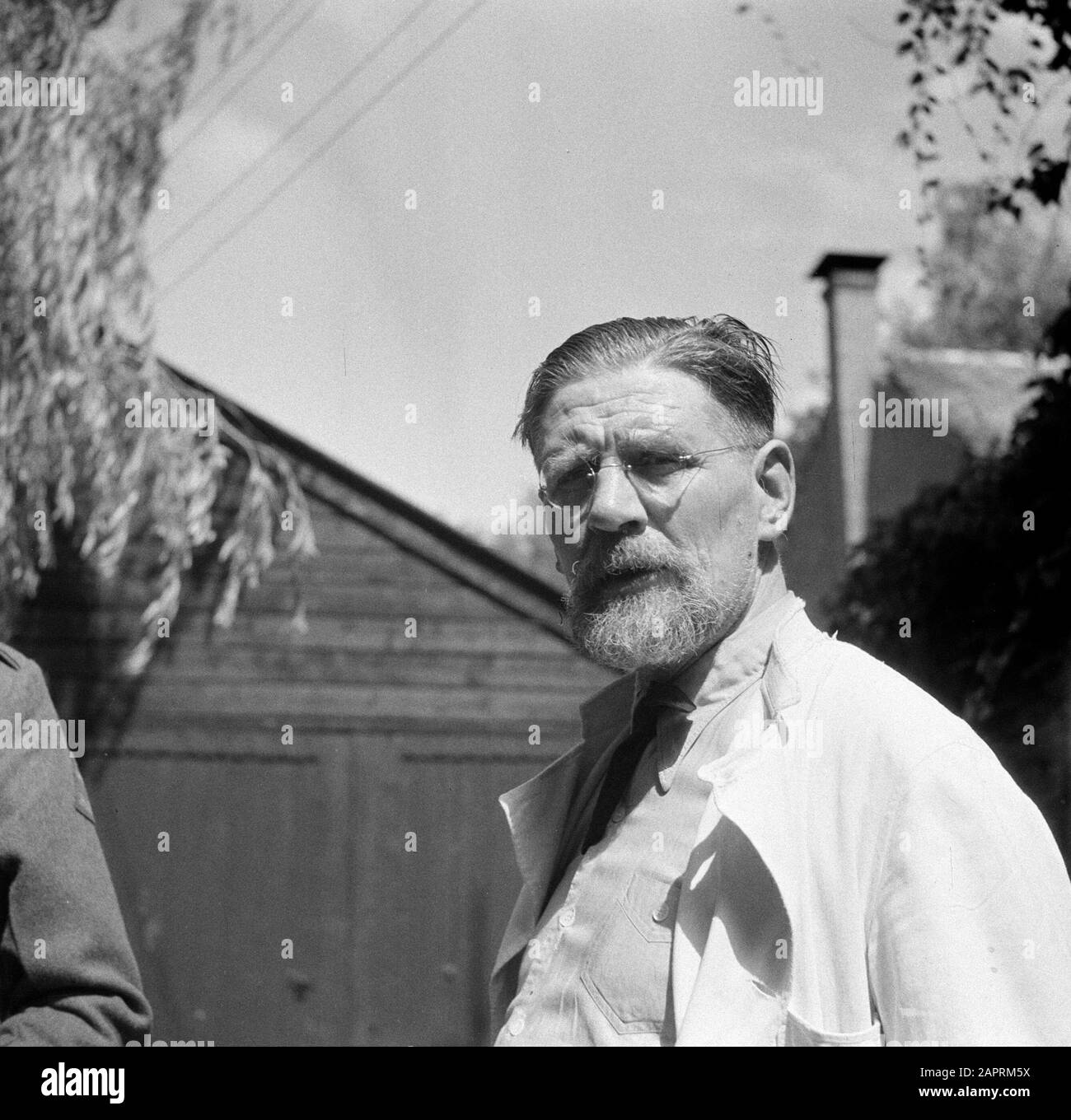 Deurne Dr. Wiegersma, der Arzt Van Taeke aus dem Roman "Village aan de Rivier" von Anteon Coolen (1934) Datum: 1958 Ort: Deurne (Noord-brabant), Noord-brabant Schlüsselwörter: Ärzte Personenname: Wiegersma, Hendrik Stockfoto