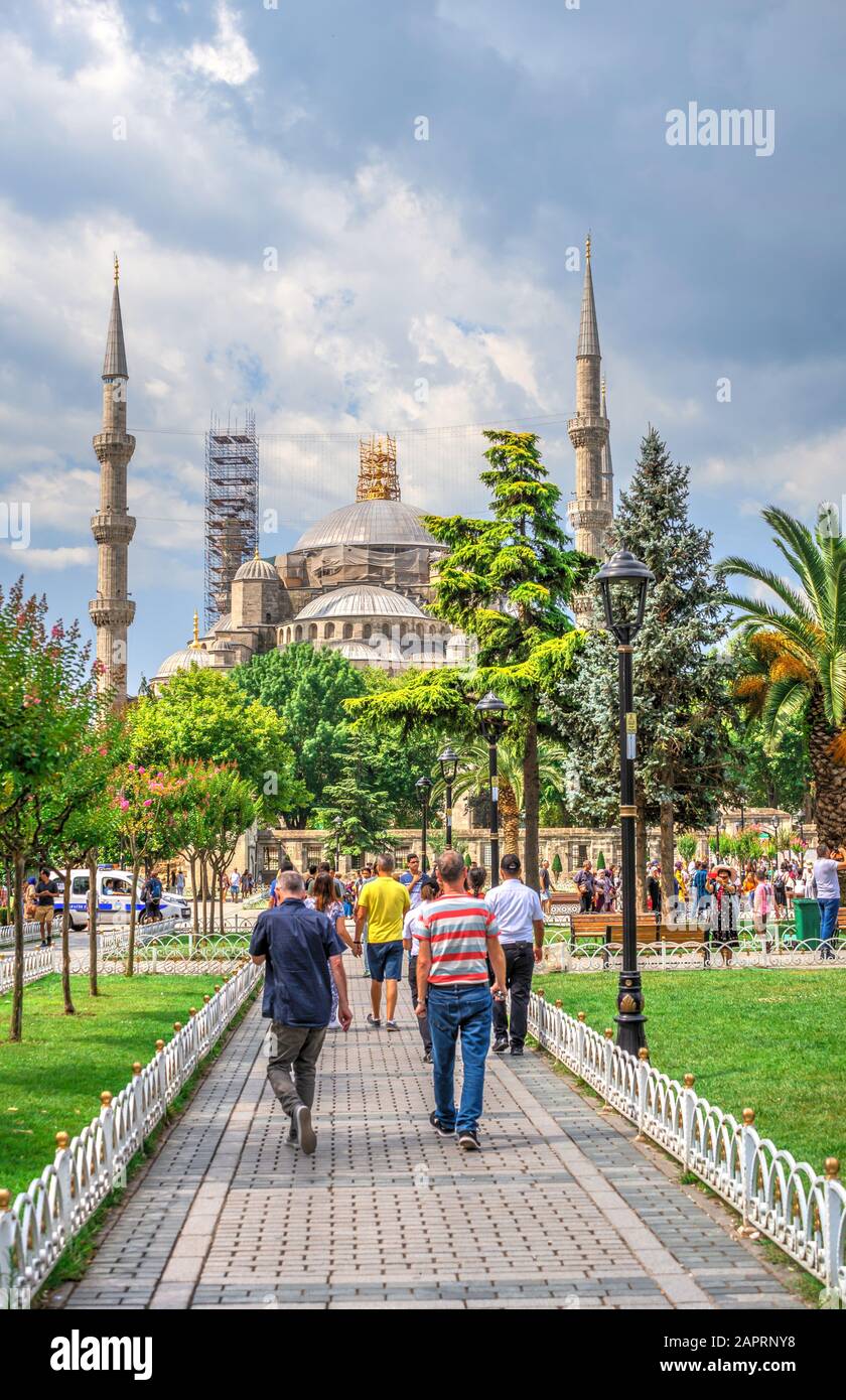 Istamul, Türkei - 07.12.2019. Sultan-Ahmed-Park in Istanbul, Türkei, an einem trüben Sommertag Stockfoto