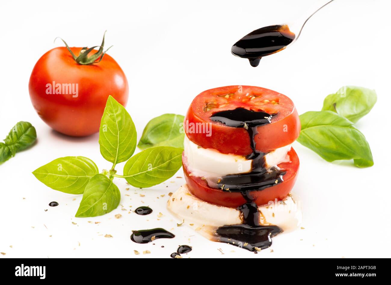 Caprese-Salat mit Mozzarella-Käse und Tomaten mit einer Glasur Balsamico-Essig Stockfoto