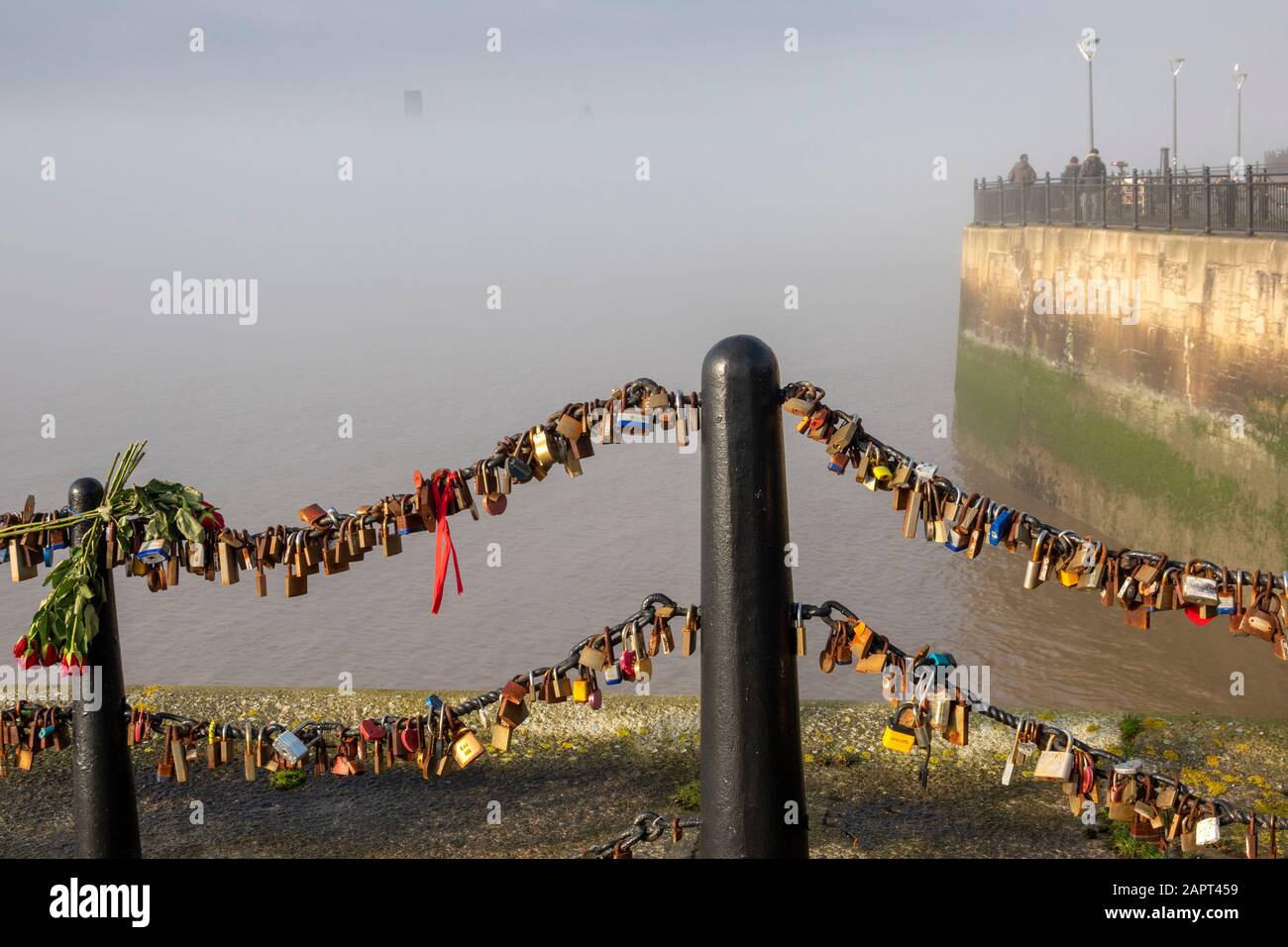 Starker Nebel auf dem Fluss Mersey in Liverpool Stockfoto