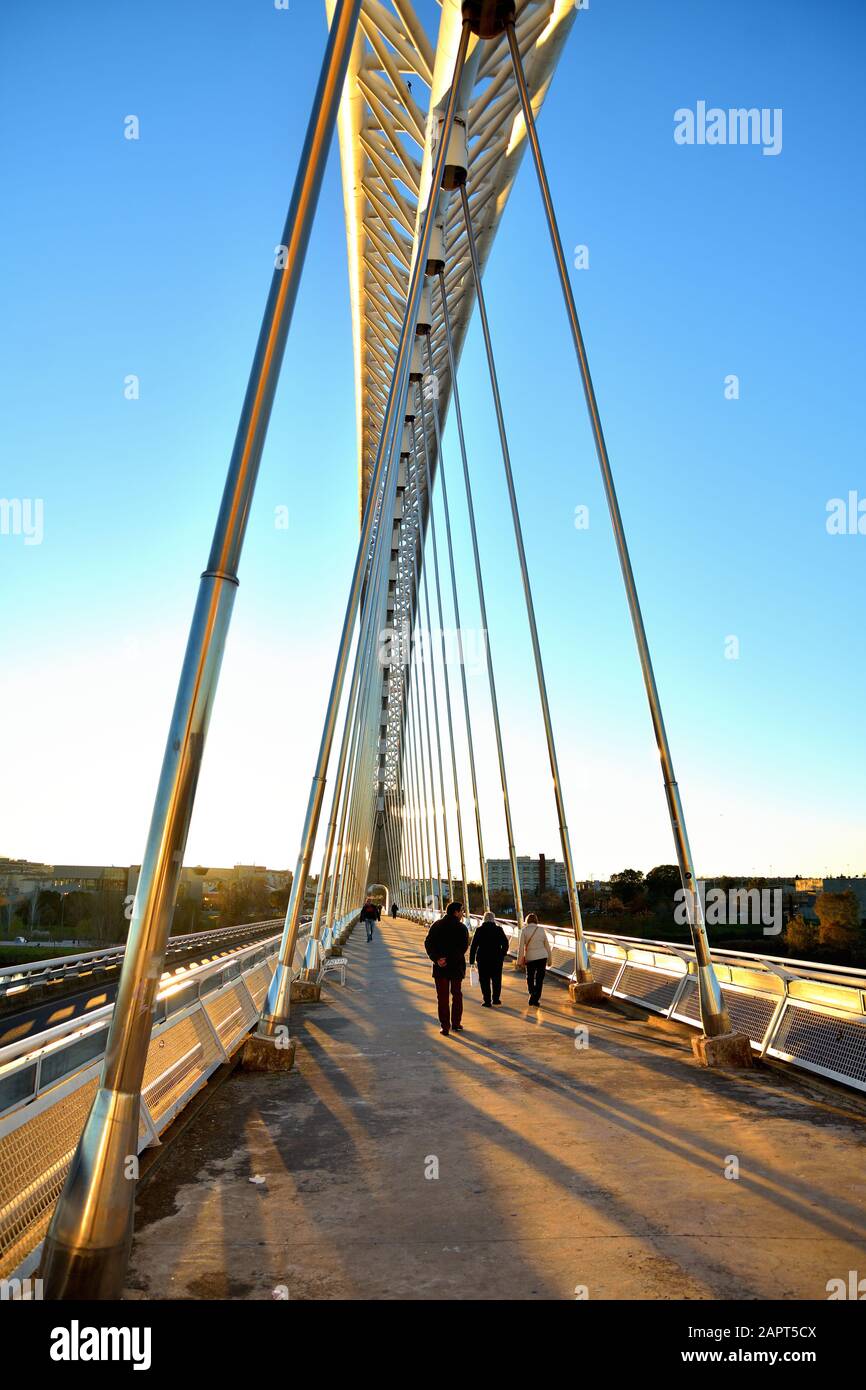 Brücke von Lusitania in Merida, Spanien, Am Fluss Guadiana. Sie wurde 1991 erbaut Stockfoto