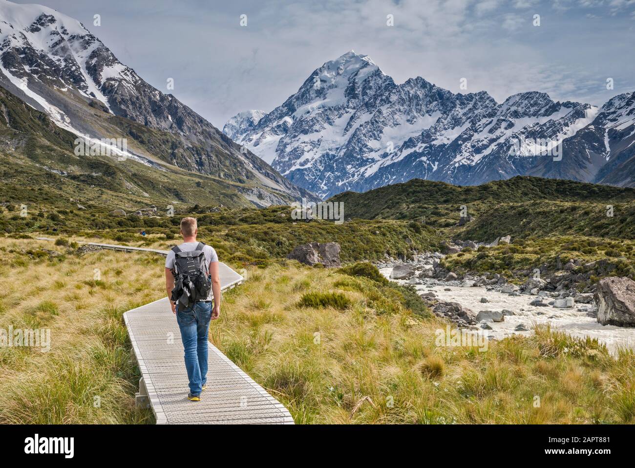 Aoraki Mount Cook, Wanderer am Hooker Valley Track, Südalpen, Aoraki Mount Cook National Park, Canterbury Region, South Island, Neuseeland Stockfoto