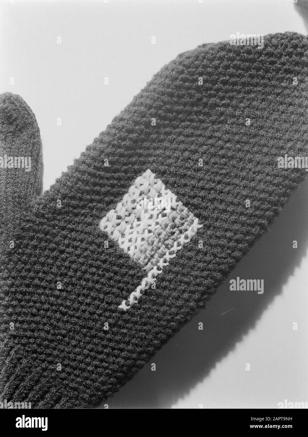 Modefotografie Strickhandschuhe Datum: 1932 Schlagwörter: Kleidung Stockfoto