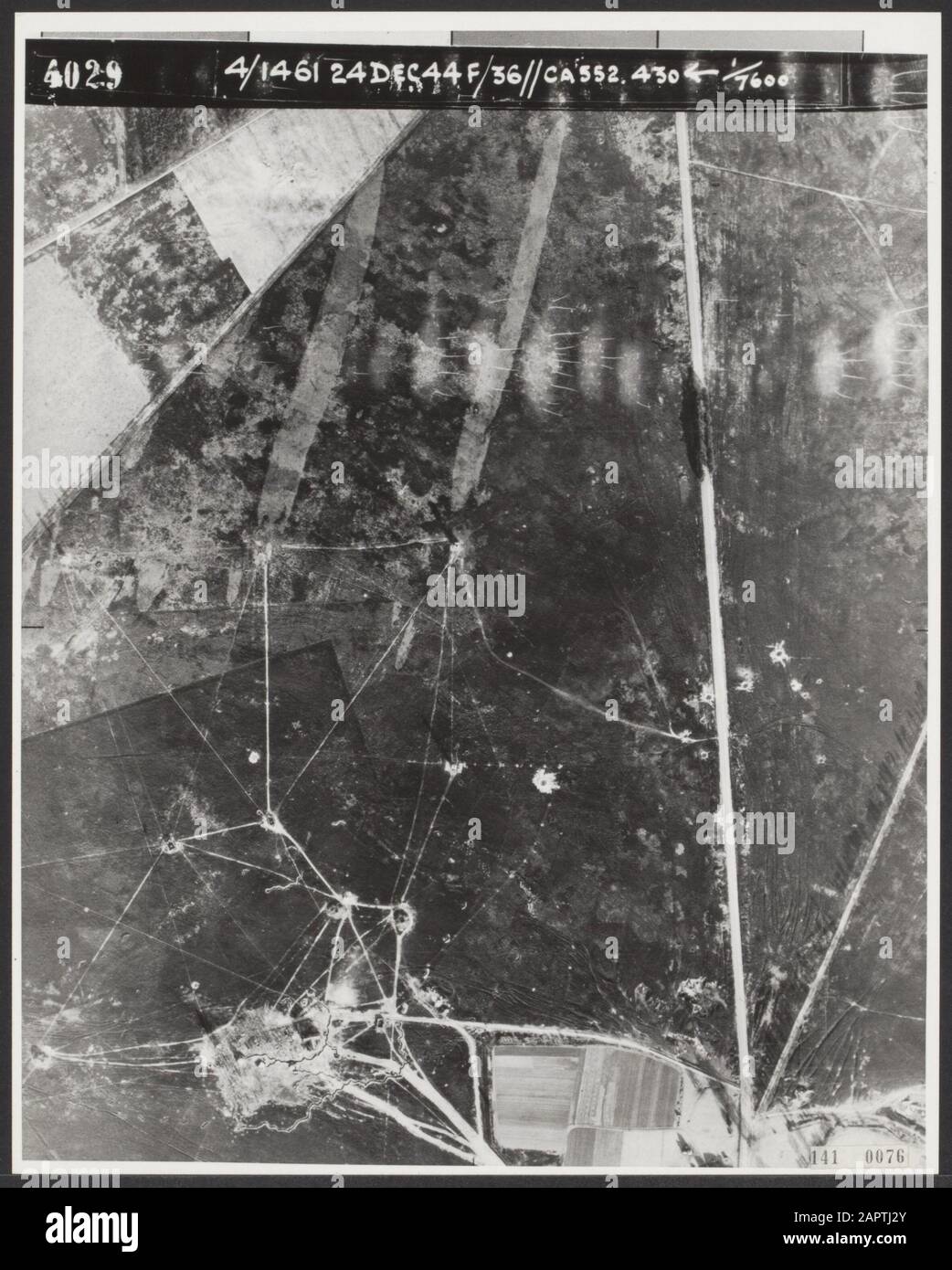 Lufteinlass. Der deutsche Radiosender Teerose nördlich von Arnhem [Terlet]. Mit diesen Stationen verfügen die Deutschen über ein System, mit dem sie ihre Kampfflugzeuge genau auf ihre feindlichen Ziele schicken können. Stockfoto