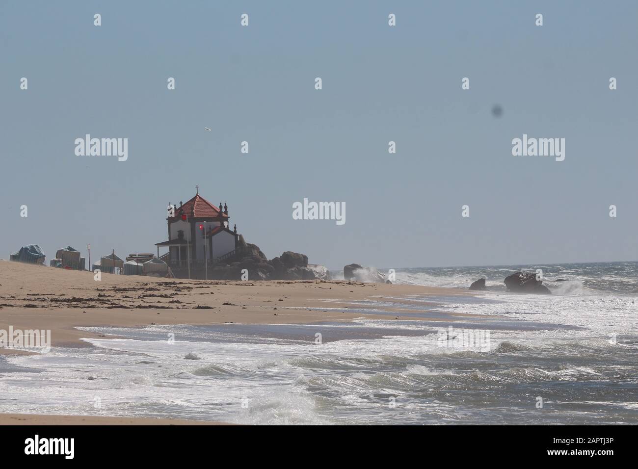 Capela do Senhor da Pedra - Miramar, ein Kapel am Strand südlich von Porto, Portugal Stockfoto