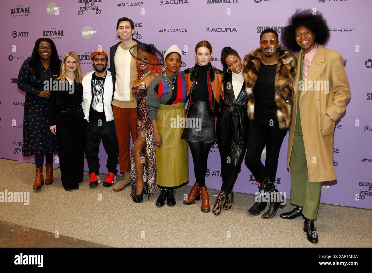 Park City, UT, USA. Januar 2020. Gast, Elizabeth Haggard, David Hinojosa, Nicholas Braun, A'Ziah King, Janicza Bravo, Riley Keough, Taylour Paige, Colman Domingo, Jeremy O. Harris bei der Ankunft für ZOLA Premiere auf dem Sundance Film Festival 2020, Eccles Theatre Center, Park City, UT 24. Januar 2020. Credit: Ja/Everett Collection/Alamy Live News Stockfoto