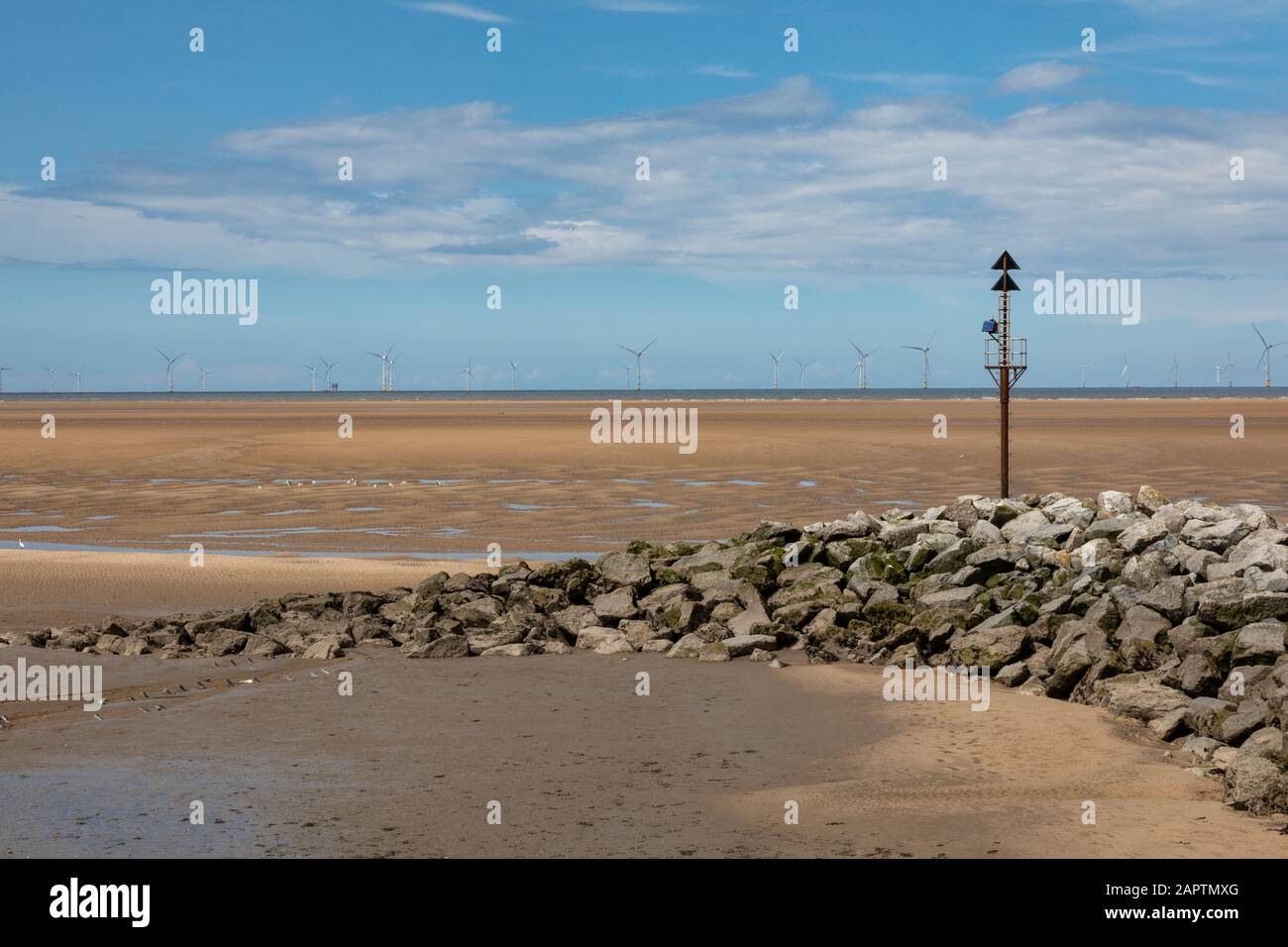 Felsen und ein Aussichtspunkt Leasowe Wirral Juni 2019 Stockfoto