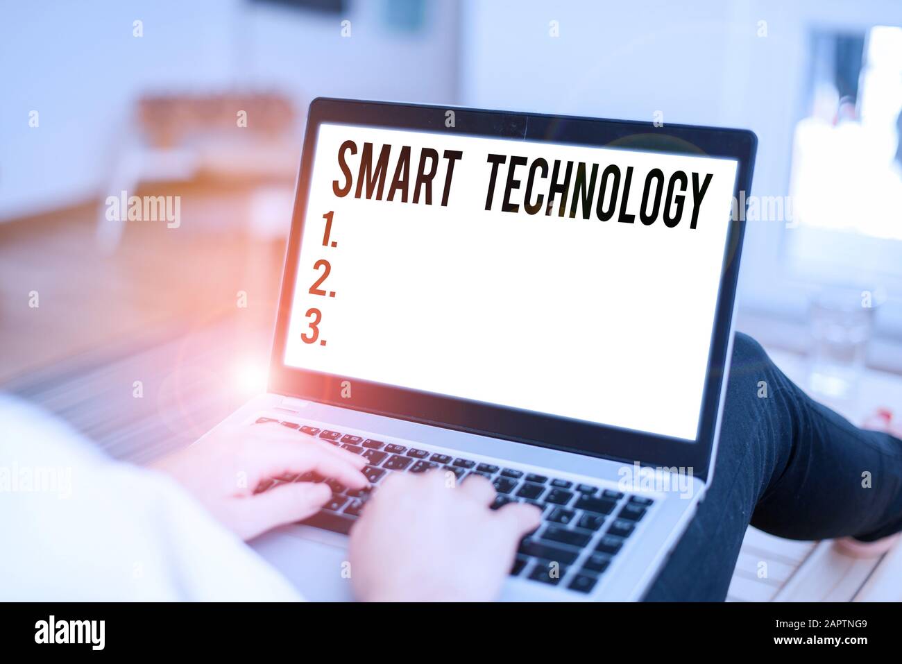 Konzeptionelles Handschreiben mit Smart Technology. Konzeptbedeutung zum Schutz und zur Vermeidung von Fehlern auf Festplatten Stockfoto