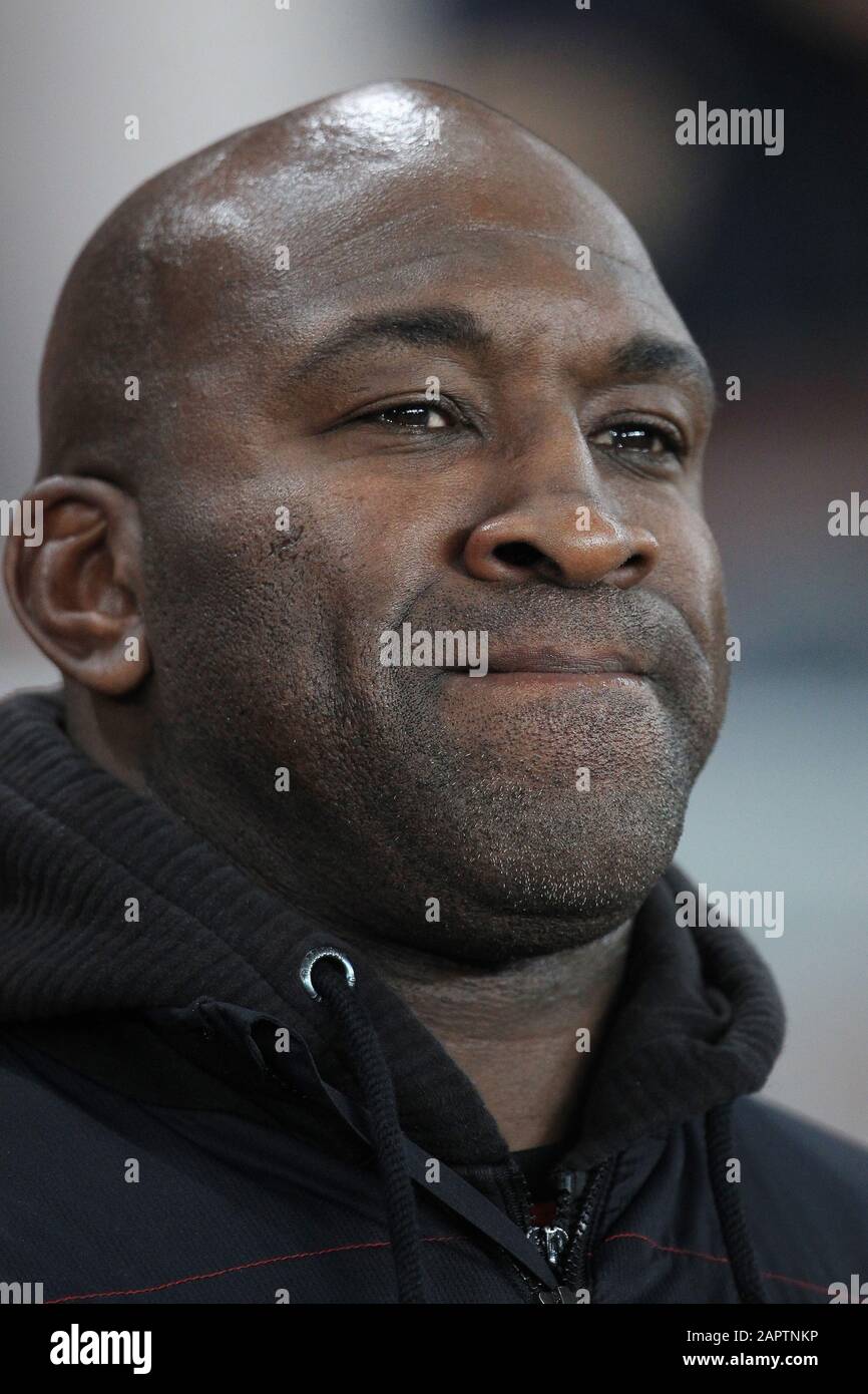 Sunderland, Großbritannien. Januar 2020. Sunderland, ENGLAND - 24. JANUAR DONCASTER Rovers Manager Darren Moore während des Sky Bet League 1 Spiels zwischen Sunderland und Doncaster Rovers im Stadium Of Light, Sunderland am Freitag, 24. Januar 2020. (Credit: Mark Fletcher/MI News) Foto darf nur für redaktionelle Zwecke in Zeitungen und/oder Zeitschriften verwendet werden, Lizenz für kommerzielle Nutzung erforderlich Credit: MI News & Sport /Alamy Live News Stockfoto