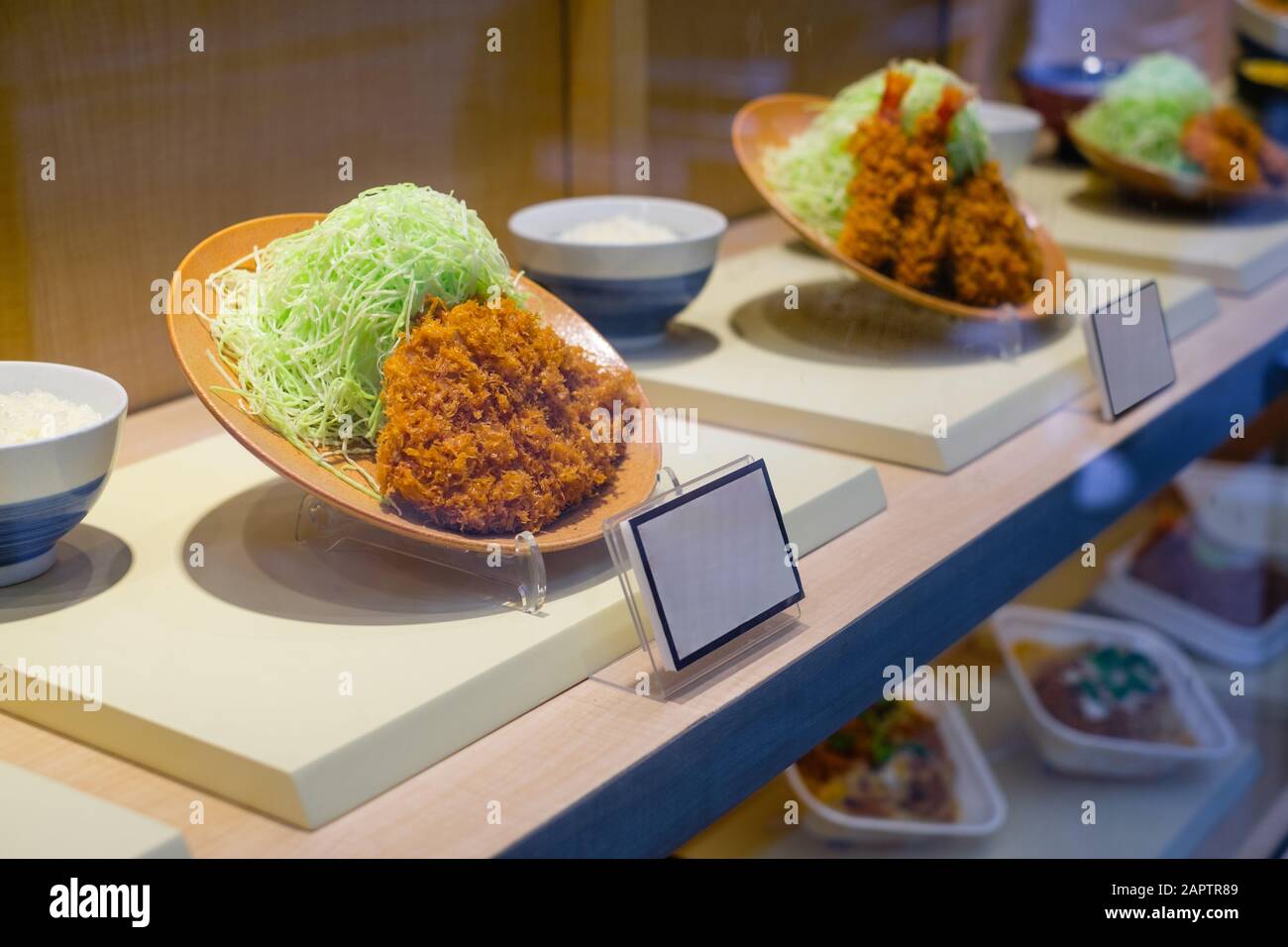 Fake, Plastikmenü im asiatischen Restaurantfenster - Stockfoto