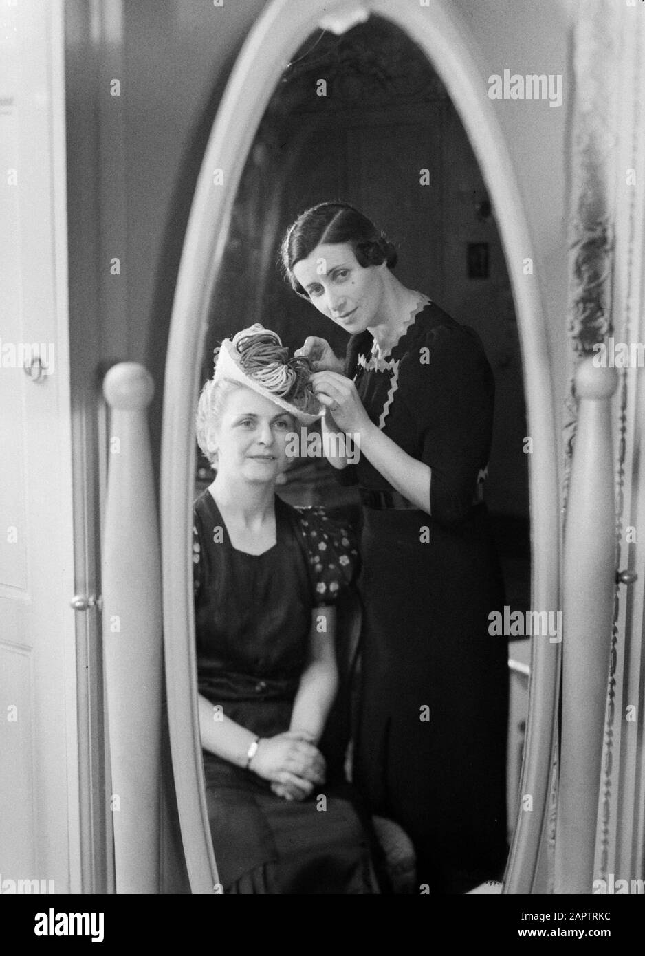 Hatmode Hélène Sorbier, Rue Tronchet, Paris mit Kundendatum: 1939 Standort: Paris Stichwörter: Kopfbedeckung Stockfoto