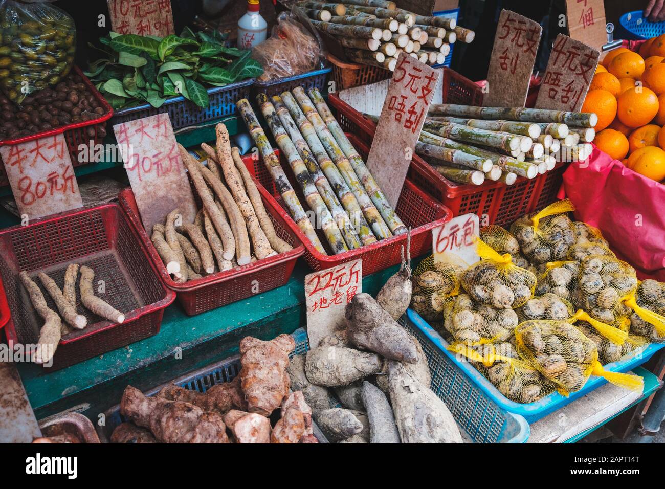 Zutaten auf dem chinesischen Markt für Straßennahrungsmittel, Hongkong - Stockfoto