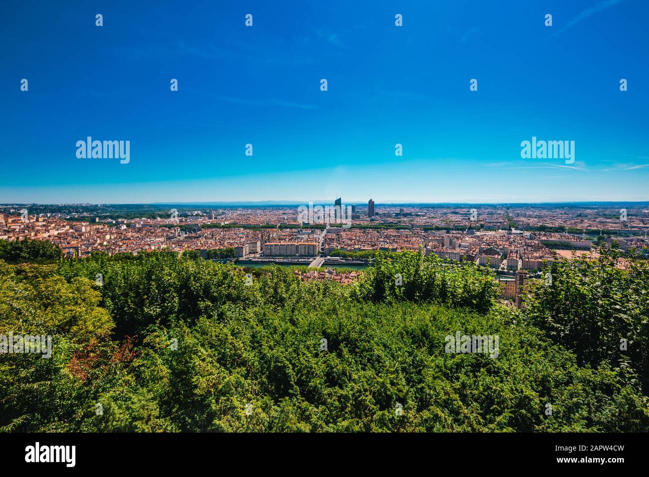 Lyon Panorama-Blick auf den sonnigen Tag. Luftpanorama mit Blick auf Lyon und die Skyline. Stockfoto