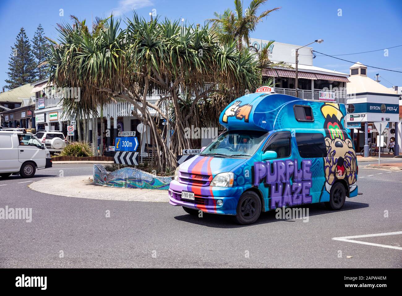 Modisches, Hippie-bemaltes Fahrzeug in Byron Bay New South Wales, Australien Stockfoto