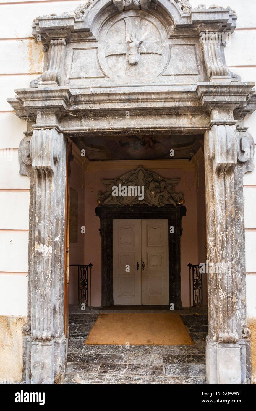 Stift zum Heiligen Kreuz ist ein Kloster der zisterziensischen in Wien-Wald. Es ist das älteste ununterbrochen besetzte Kloster der zisterziensischen Welt Stockfoto