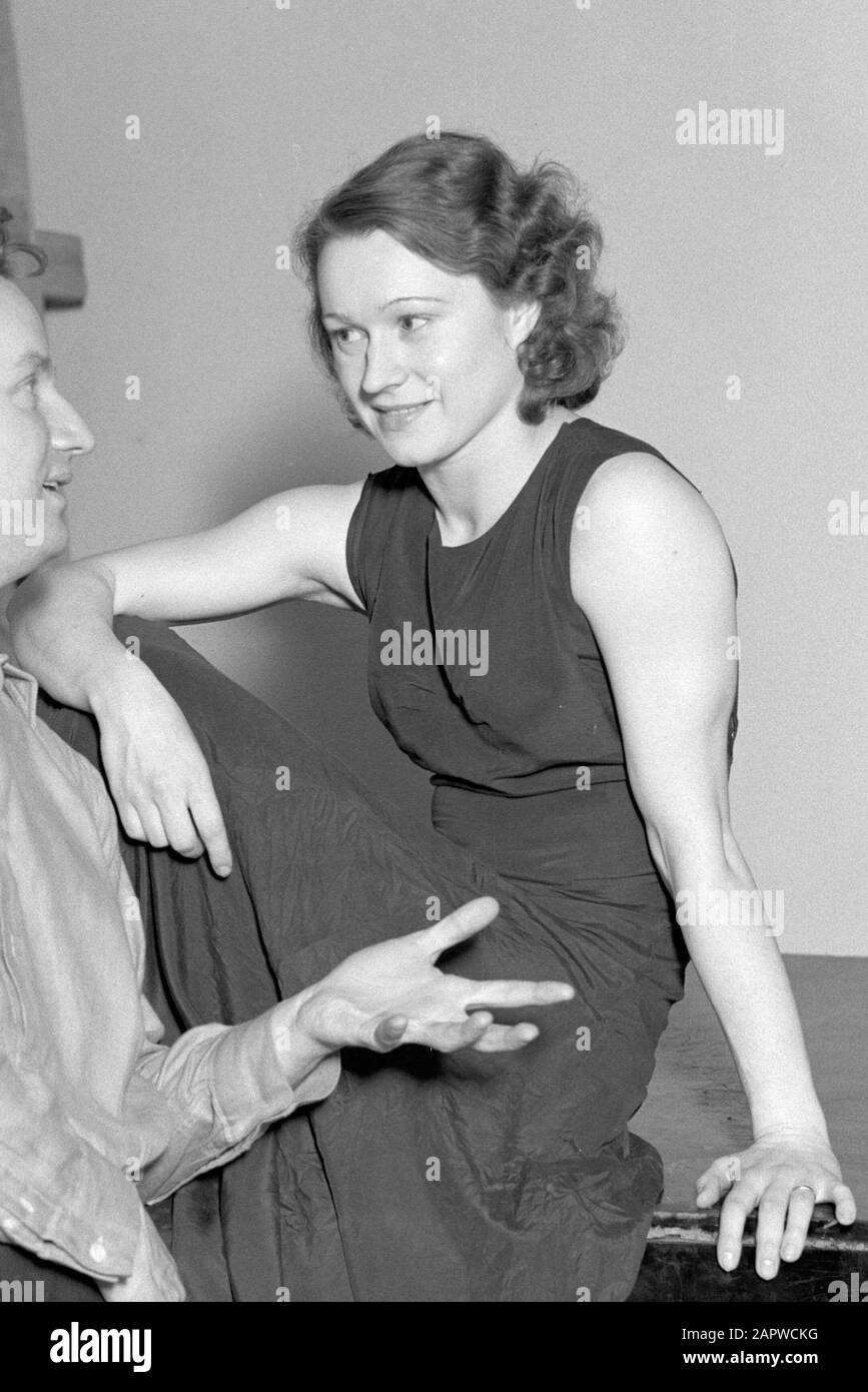 Erste Ballerina Loda Halama übt mit Jan Cieplinski, Ballettmeister der Warschauer Oper im Theater r Wieelki; Stockfoto
