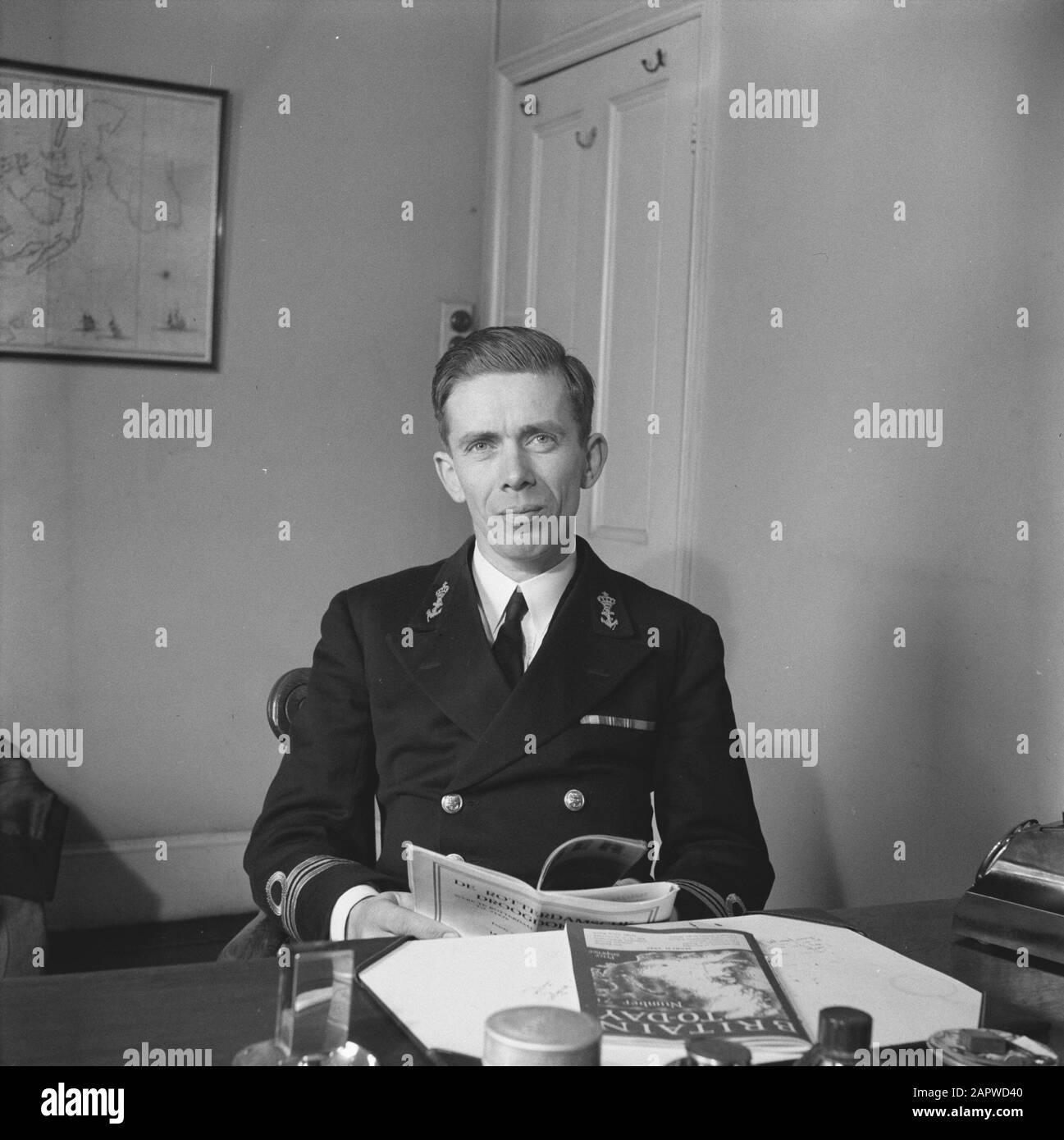 P [Portraits/Persons]/Anefo London Serie Oberleutnant C. Moolenburgh Annotation: Stellvertretender Marineattaché Datum: März 1942 Ort: Großbritannien, London Schlagwörter: Marine, Offiziere usw. Porträts, persönlicher Name des zweiten Weltkriegs: Moolenburgh, Cees Stockfoto