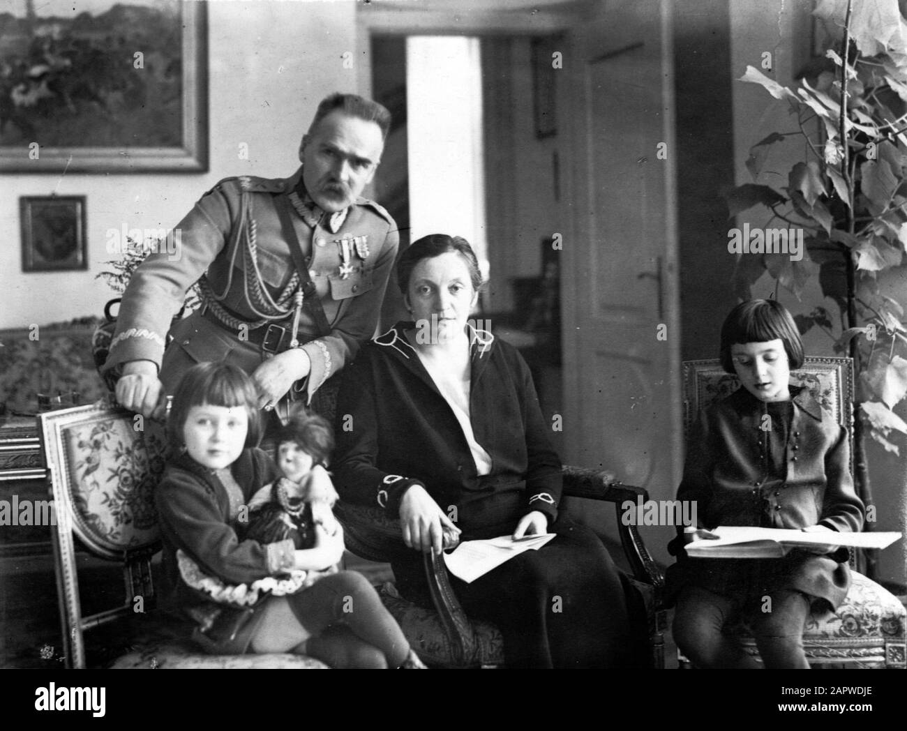 Reise nach Polen Marschall Józef Pilsudski mit Frau und Töchtern Wanda und Jagoda Datum: 1934 Ort: Polen Schlüsselwörter: Familien, Soldaten, Porträts persönlicher Name: Pilsudski, Józef Stockfoto