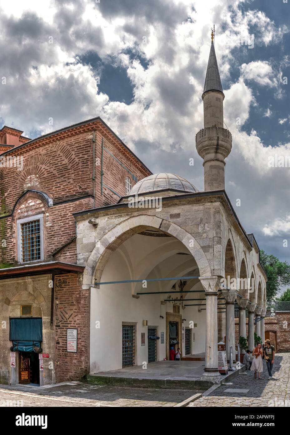 Istanbul, Türkei - 07.12.2019. Kirche der Heiligen Sergius und Bacchus oder Abu Serga an einem bewölkten Sommertag Stockfoto