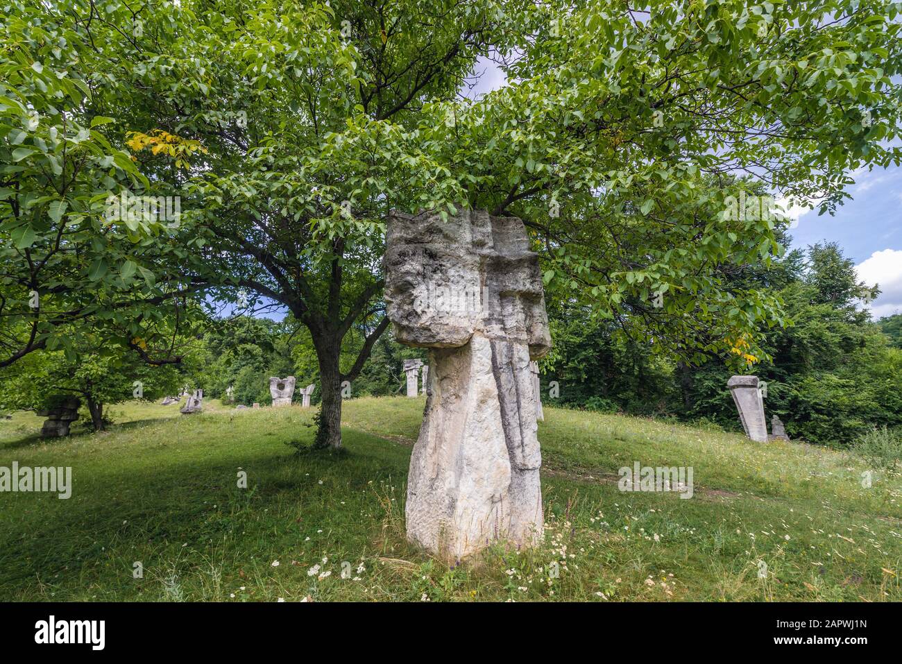 Überreste des Magura Sculpture Camp - Ereignis, das in den Sommern der Jahre 1970-1986 in Magura, Kreis Buzau in Rumänien stattfand Stockfoto