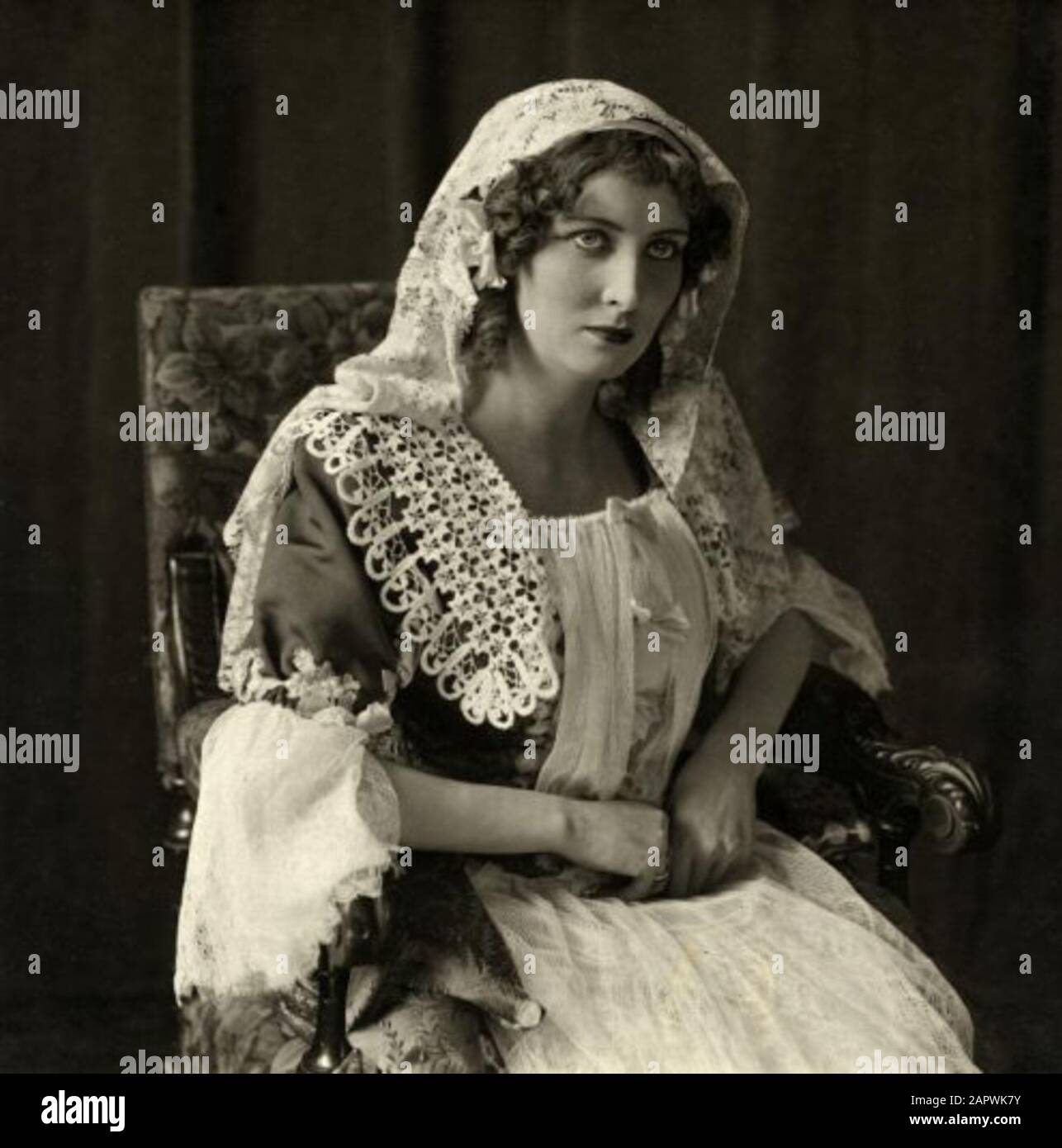 Schauspielerin Mien van Kerckhoven-Kling als Isabelle in dem Stück "de Universal Heirame" (oarspr.: Le légataire universelle/J.F. Regnard (1706)) Foto aus dem Jahr 1916, Ort unbekannt.; Stockfoto