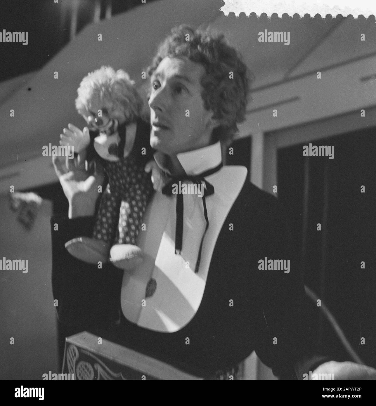 TVprogramm Divertissement für Six Albert Mol während einer seiner Szenen Datum: 12. Juni 1959 persönlicher Name: MOL, Albert Stockfoto