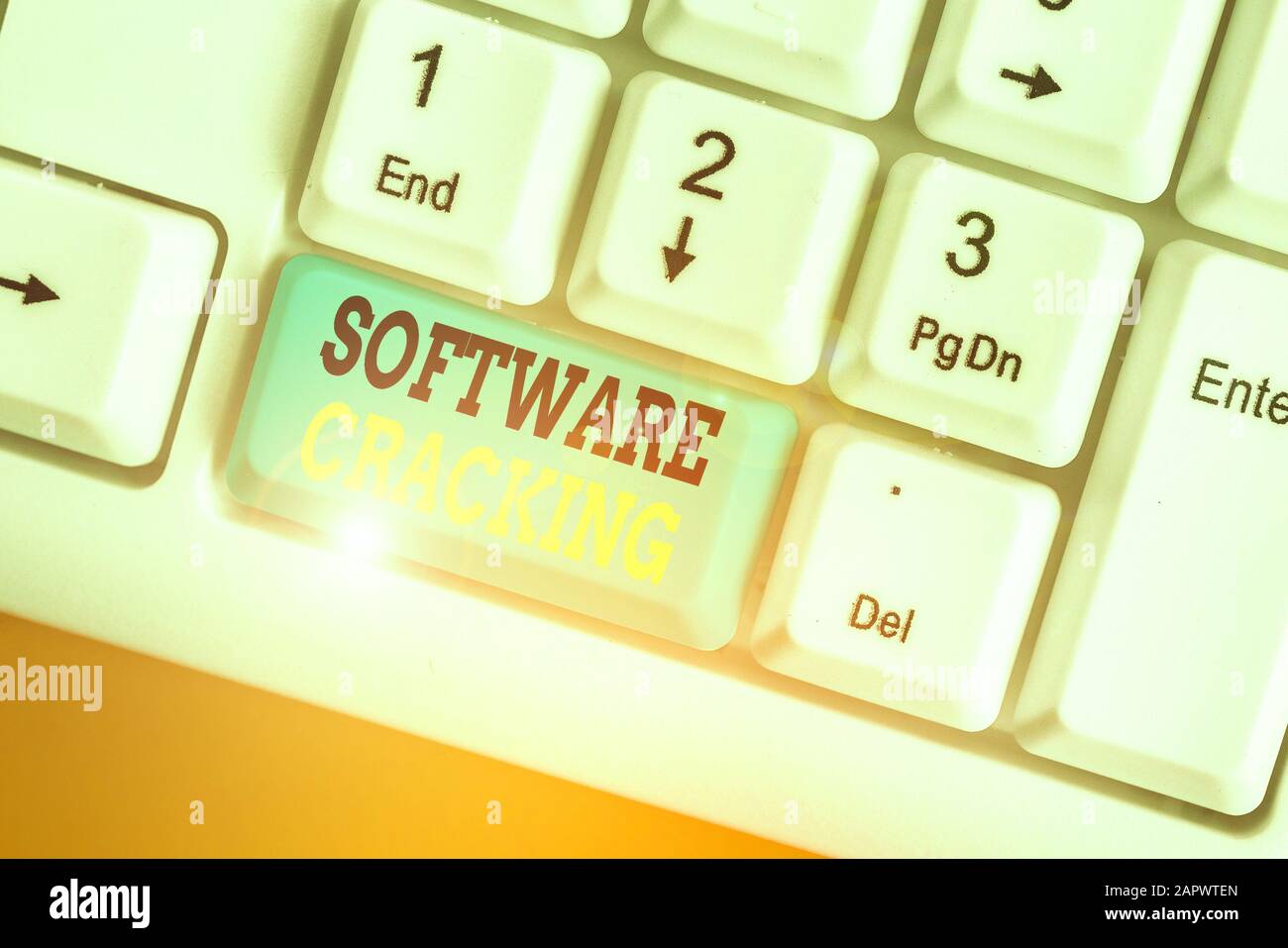 Schreiben Hinweis übersicht Software zu knacken. Business Konzept für Änderungen an der Software zu entfernen oder Deaktivieren von Funktionen Stockfoto