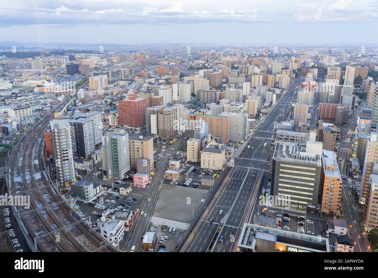 Sendai, Okt 23: Luftaufnahme bei Sonnenuntergang über dem Stadtbild der Innenstadt am Okt 23, 2019 in Sendai, Japan Stockfoto