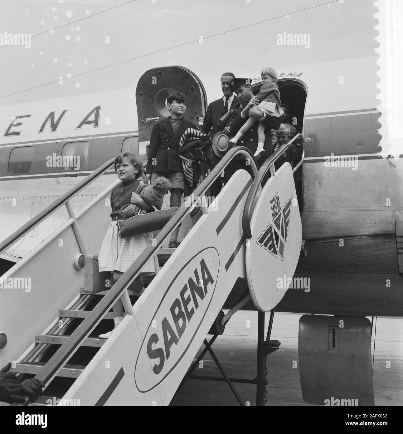 Evakuierung aus Belgisch-Kongo am Brüsseler Flughafen Zavente Datum: 20. Juni 1960 Standort: Brüssel, Kongo, Zaventem Schlüsselwörter: Evakuierungen, Flughäfen Stockfoto