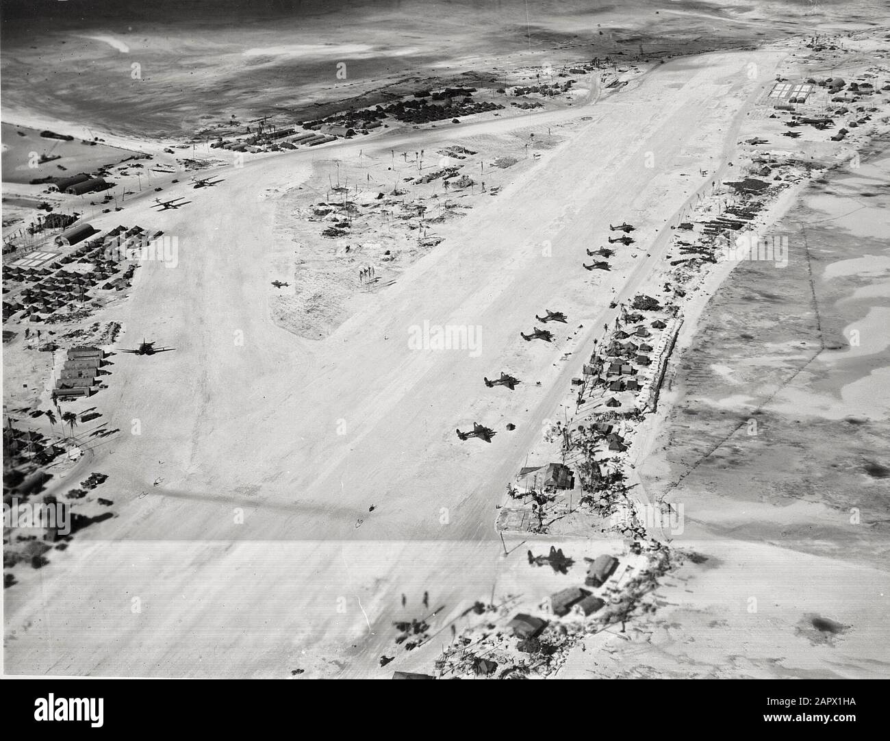 Langstreckenflugzeuge im Hawkins Field auf Betio (Tarawa-Atoll), März 1944 Stockfoto