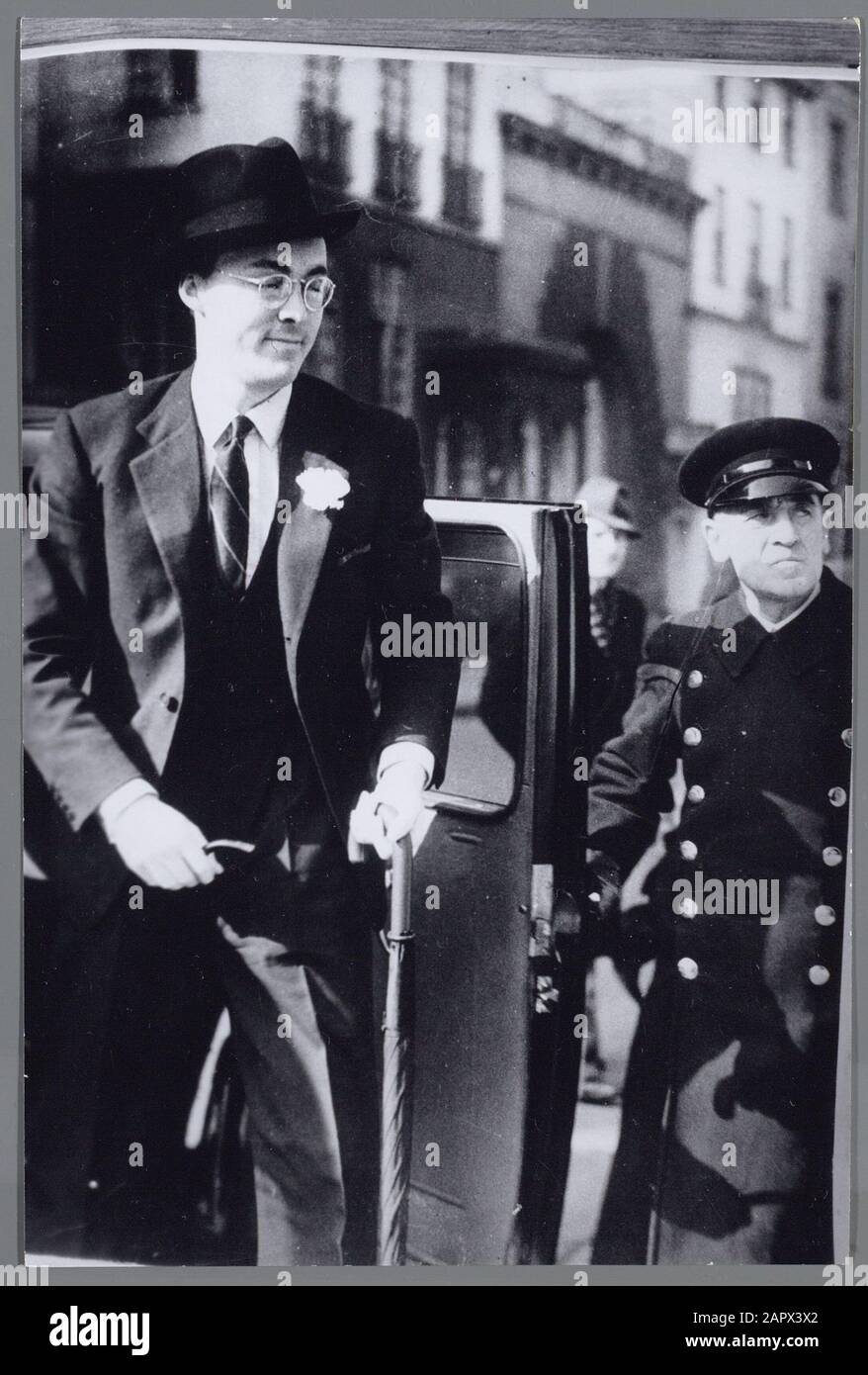 Prinz Bernhard in London Datum: 1938 Ort: Großbritannien, London Schlagwörter: Königshaus, Fürsten Personenname: Bernhard, Fürst (1911-2004) Stockfoto