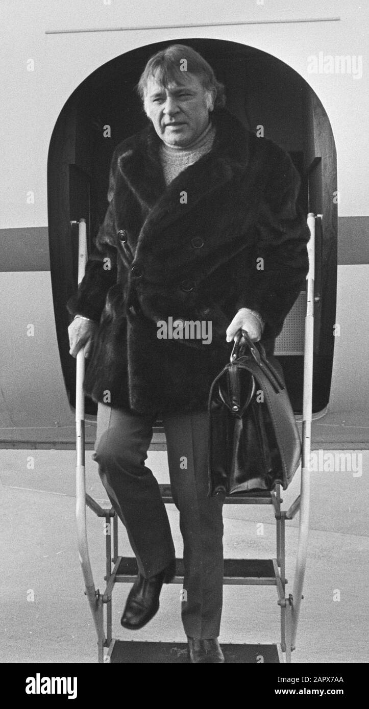 Richard Burton nach der Landung auf Schiphol; Stockfoto