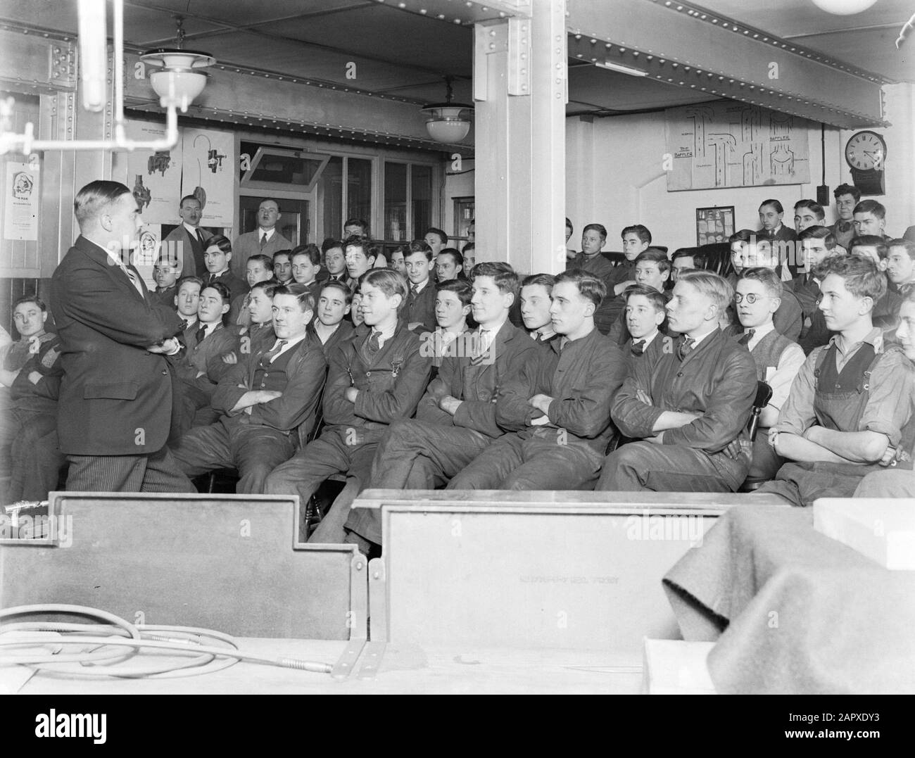 Reportage Watson House, London School Room at Watson House: The Factory of the Gas Light & Coke Company in London Datum: 1933 Standort: England, London Schlüsselwörter: Studenten, Lehrer, Einheimische, Bildung, Schulen Stockfoto