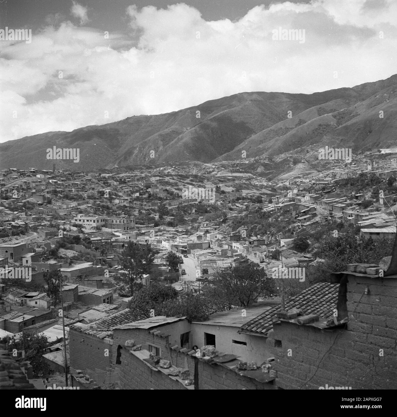 Reisen nach Venezuela und den östlichen karibischen Slums in Caracas in Venezuela Datum: 1948 Ort: Caracas, Venezuela Schlüsselwörter: Slums, Stadtbilder Stockfoto