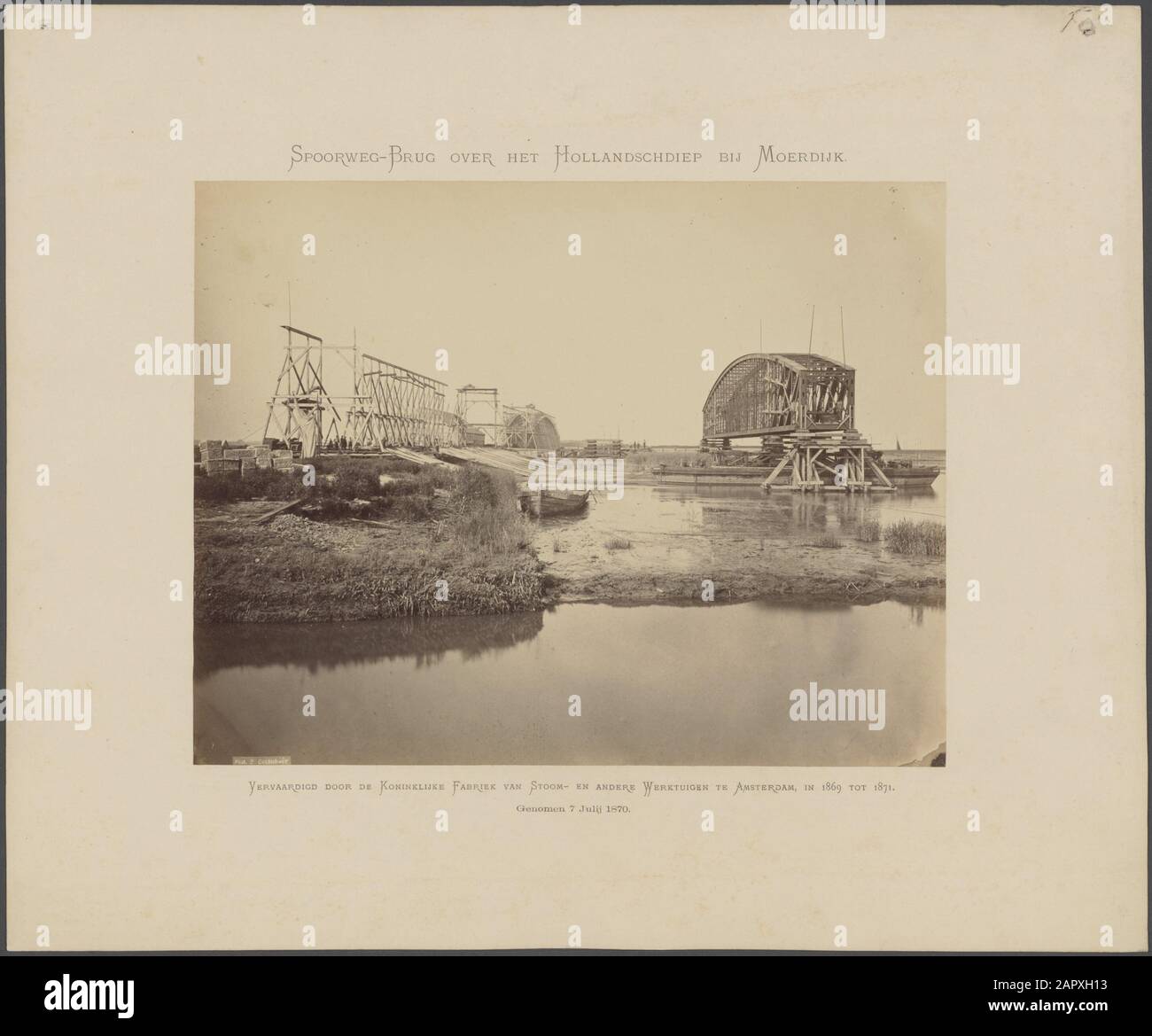 Eisenbahnbrücke über den Hollands Diep bei Moerdijk. Hergestellt von der königlichen Fabrik für Dampf und andere Werkzeuge in Amsterdam in den Jahren 1869 bis 1871; Eisenbahnbrücken; Wasserbau; Stockfoto