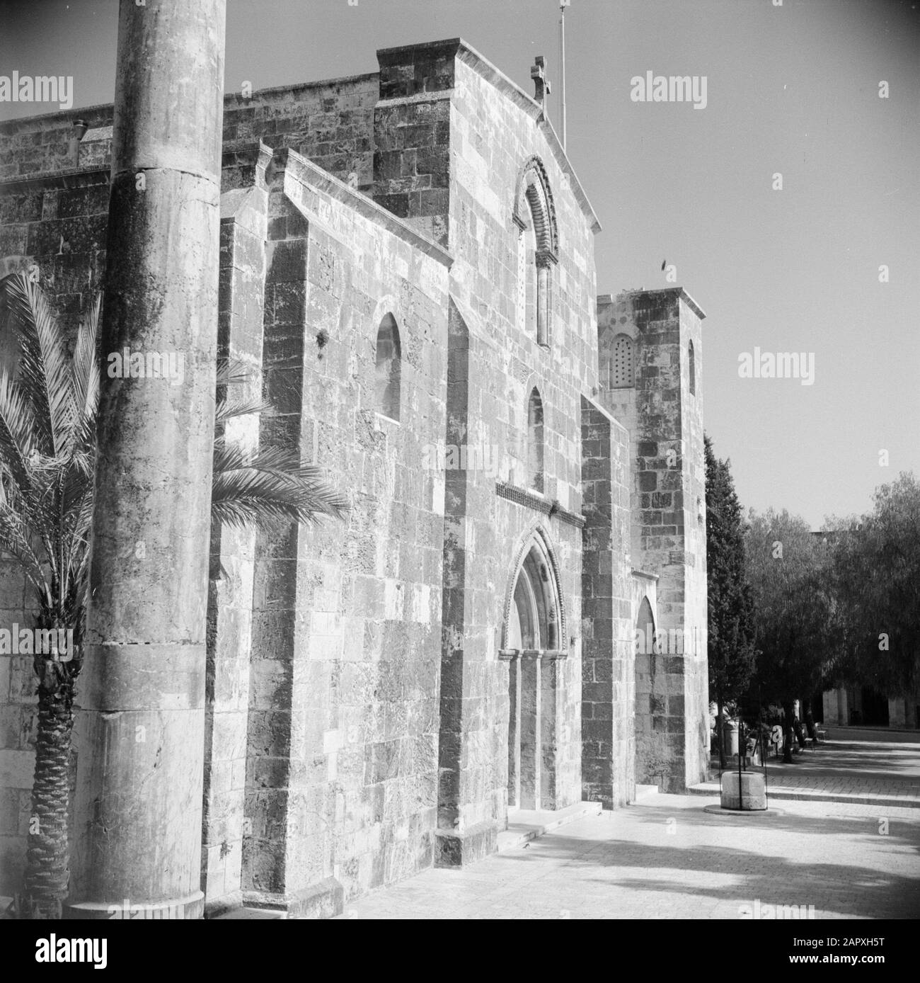 Naher Osten 1950-1955: Kirche der heiligen Anna in Jerusalem auch Bethseda genannt. Auch bekannt als die Kirche, die an dem Ort errichtet wurde, an dem Maria geboren wurde Anmerkung: Zum Zeitpunkt der Aufnahme lag Jerusalem in Jordanien Datum: 1950 Ort: Israel, Jerusalem, Jordanien Schlüsselwörter: Gebäude, Kirchen Stockfoto