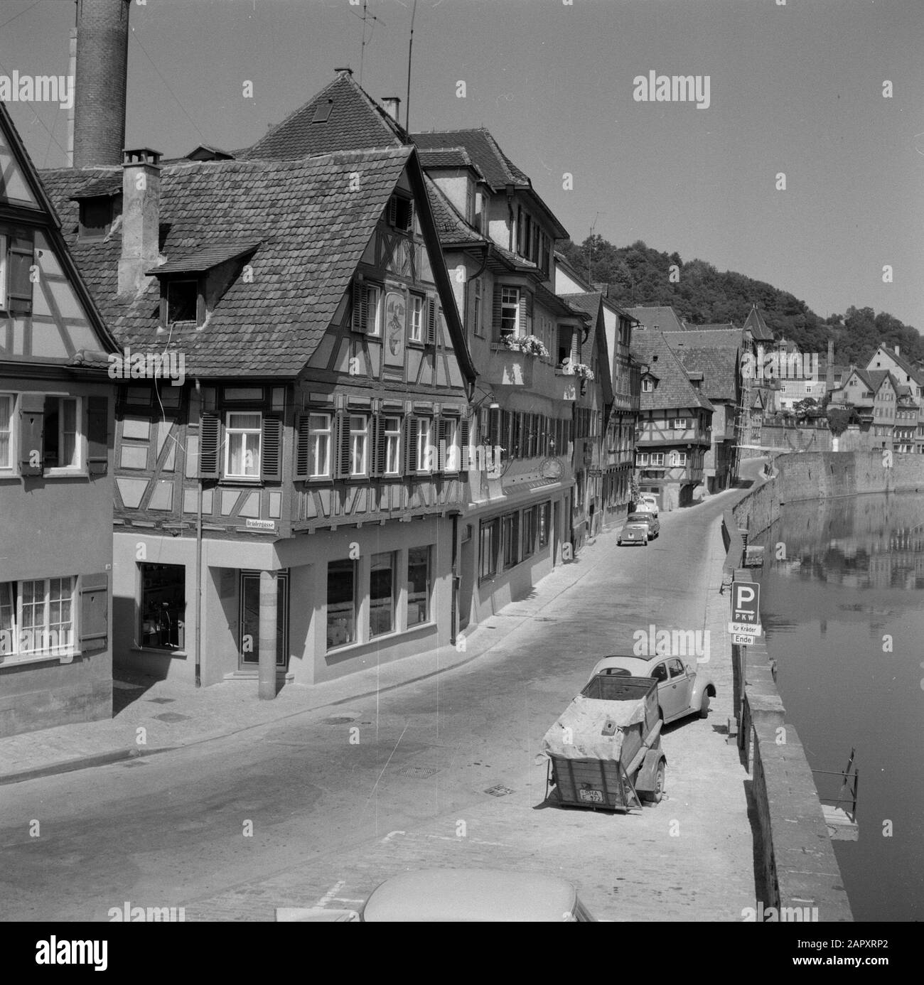 Schwäbisch-Fränkische Wald-Fachwerk-Häuser am Kocher in Schwäbisch Hall Datum: Undatierter Standort: Baden-Württemberg, Deutschland, Schwäbisch Hall, Westdeutschland Stichwörter: Gebäude, Flüsse, Stadtplastiken, Geschäfte, Wohnungen Stockfoto
