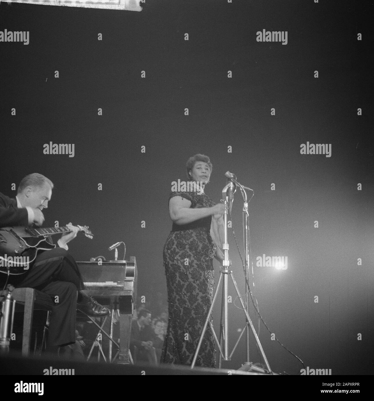 Nachtshow unter Beteiligung von Ella Fitzgerald Datum: 19. Februar 1961 Schlagwörter: Nacht zeigt Persönlichkeit: Ella Fitzgerald Stockfoto