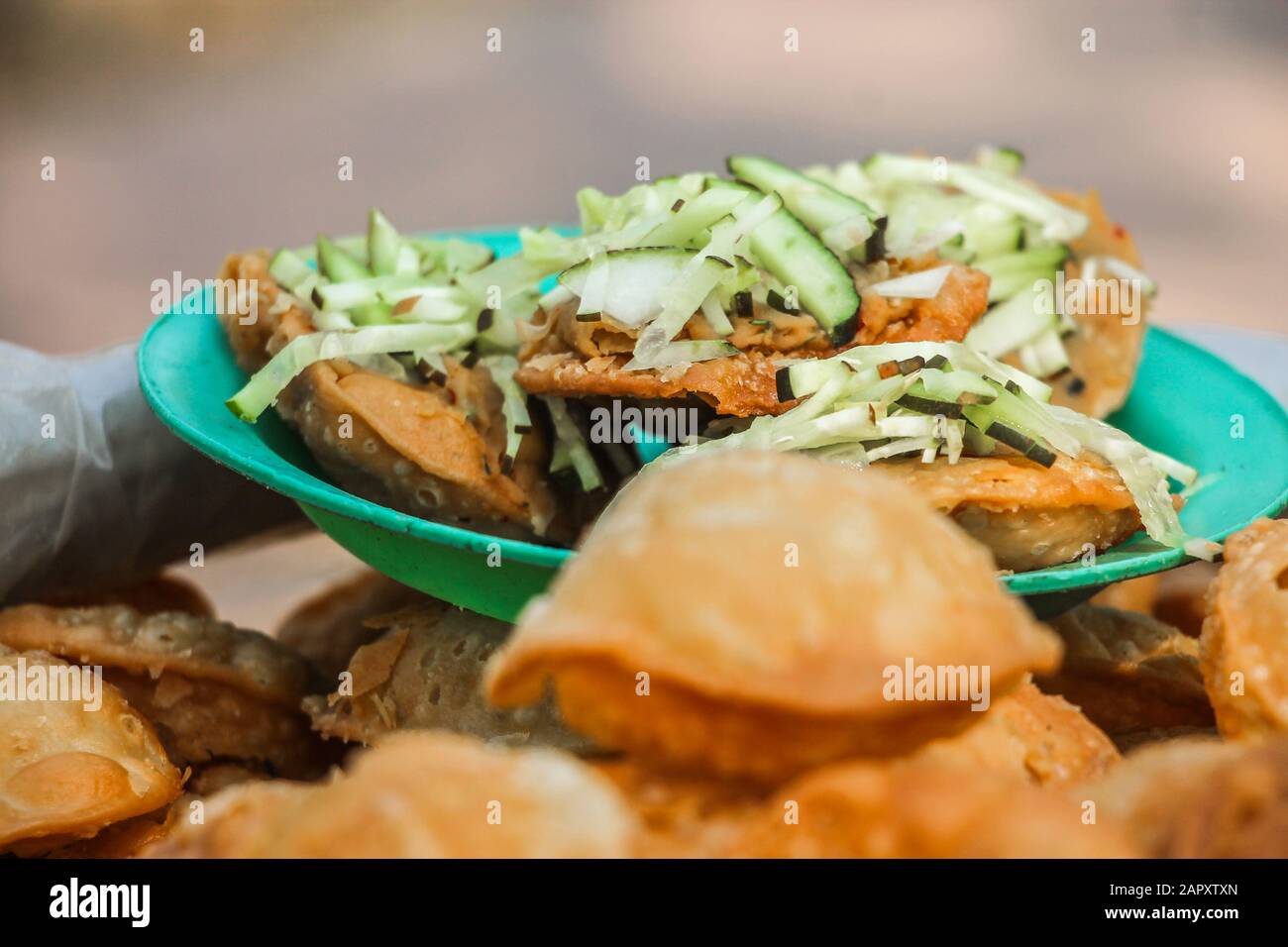 Südasiatische Indische Bangladeschische Straße Essen Bhelpuri / Velpuri / Panipuri / Golgappa Stockfoto