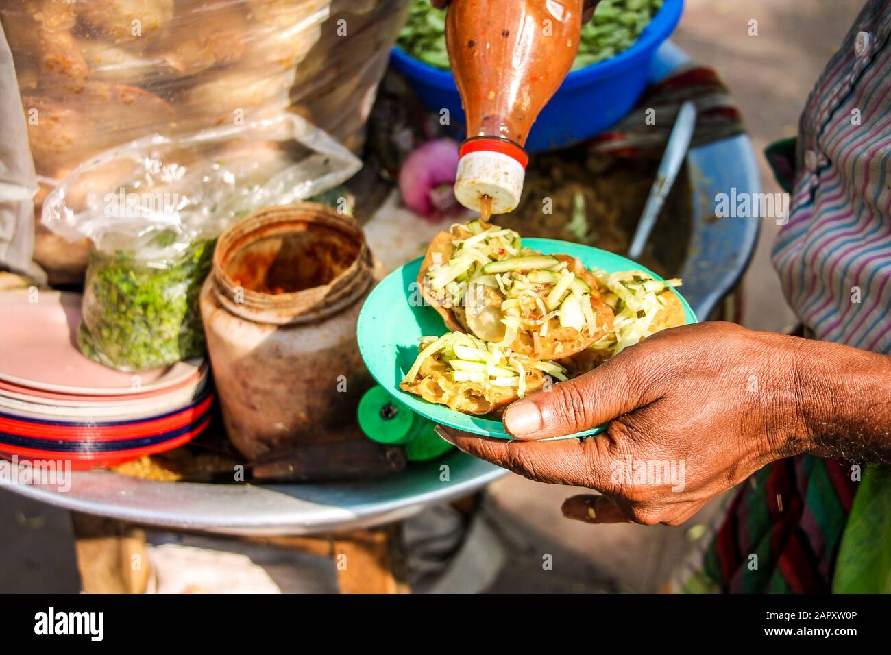 Südasiatische Indische Bangladeschische Straße Essen Bhelpuri / Velpuri / Panipuri / Golgappa Stockfoto
