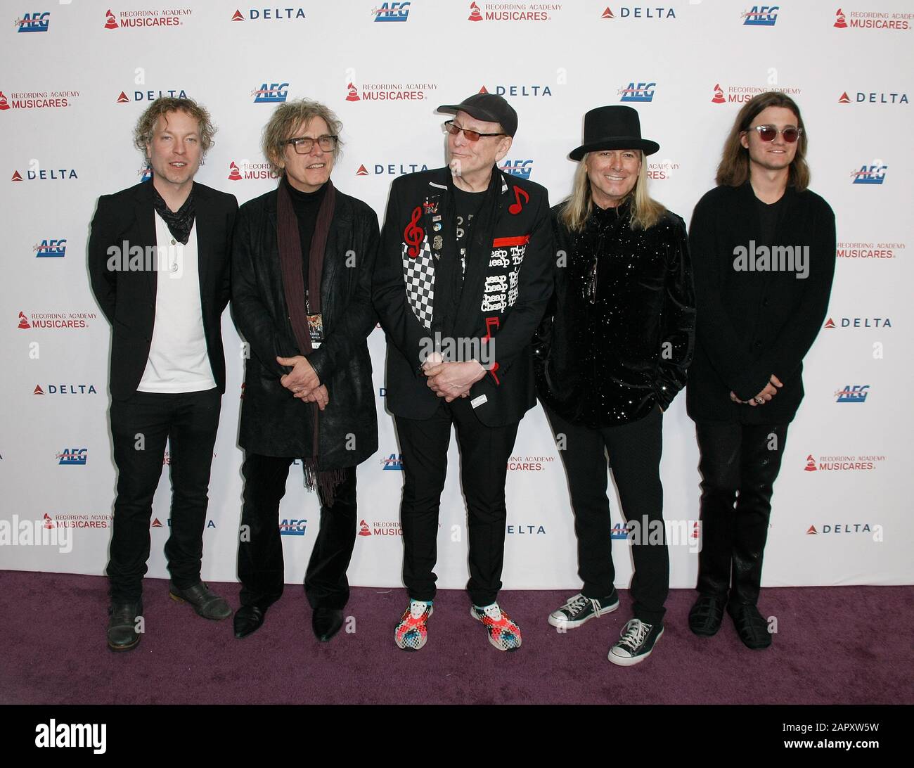 Los Angeles, USA. Januar 2020. Los ANGELES, KALIFORNIEN - 24. JANUAR: Cheap Trick - Daxx Nielsen, Tom Petersson, Rick Nielsen, Robin Zander und Robin Taylor Zander Jr. besuchen MusiCares Person of the Year, die Aerosmith in der West Hall im Los Angeles Convention Center am 24. Januar 2020 in Los Angeles, Kalifornien ehrt. Foto: Crash/imageSPACE/MediaPunch/MediaPunch Credit: Imagespace/Alamy Live News Stockfoto