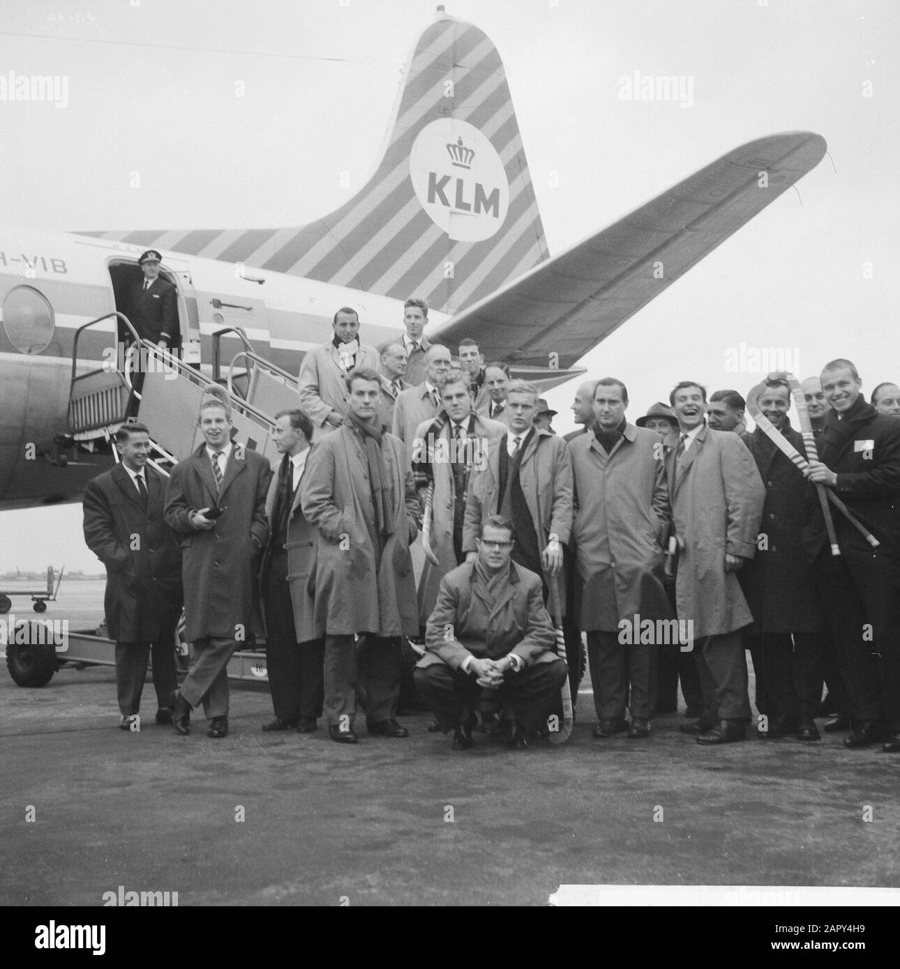 Abfahrt niederländische Eishockeymannschaft nach England Datum: 20. Oktober 1961 Schlagwörter: Urlaub Stockfoto