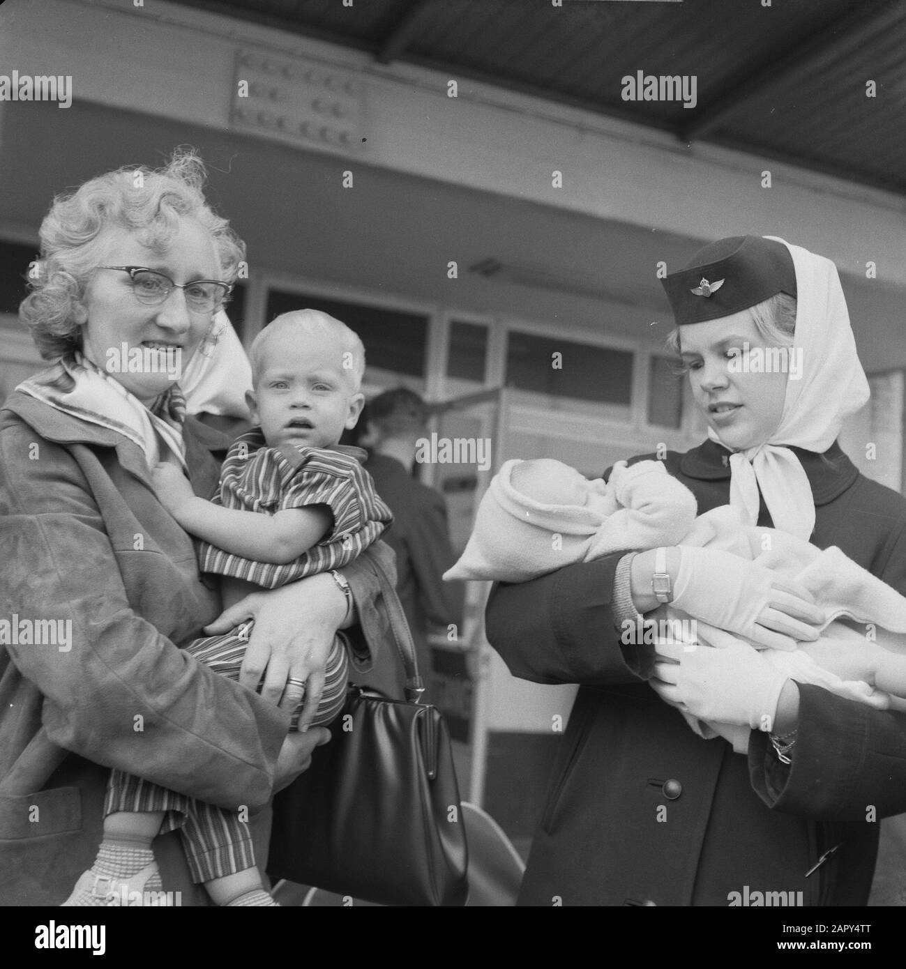 Evacues aus Niederländisch-Neuguinea (Frau Bruinsma Fah Jok mit Kindern) Datum: 29. Mai 1962 Schlüsselwörter: Kinder Stockfoto